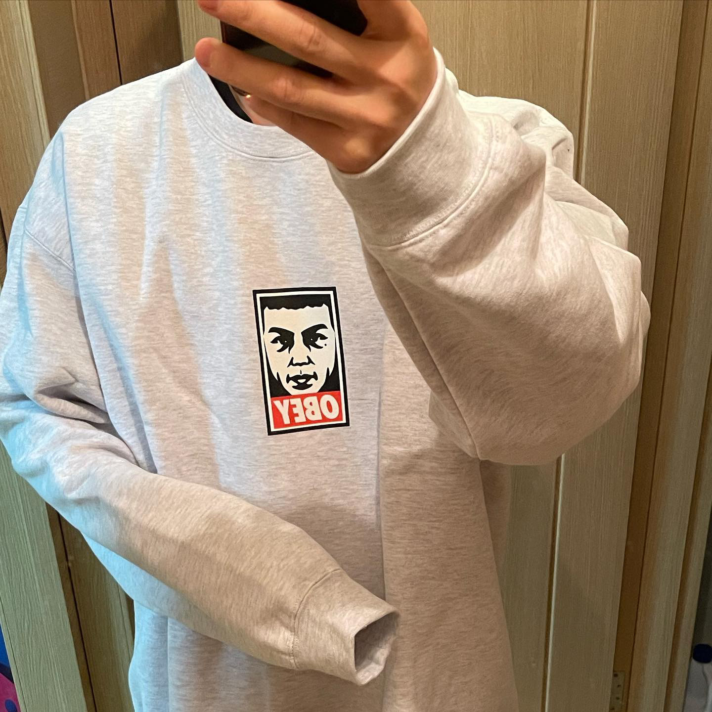IAB Studio x Obey Eyes Icon Hoodie Oceana, IAB Studio x Obey Beenzino Icon Crew Ash Gray 착용 스타일 - 3
