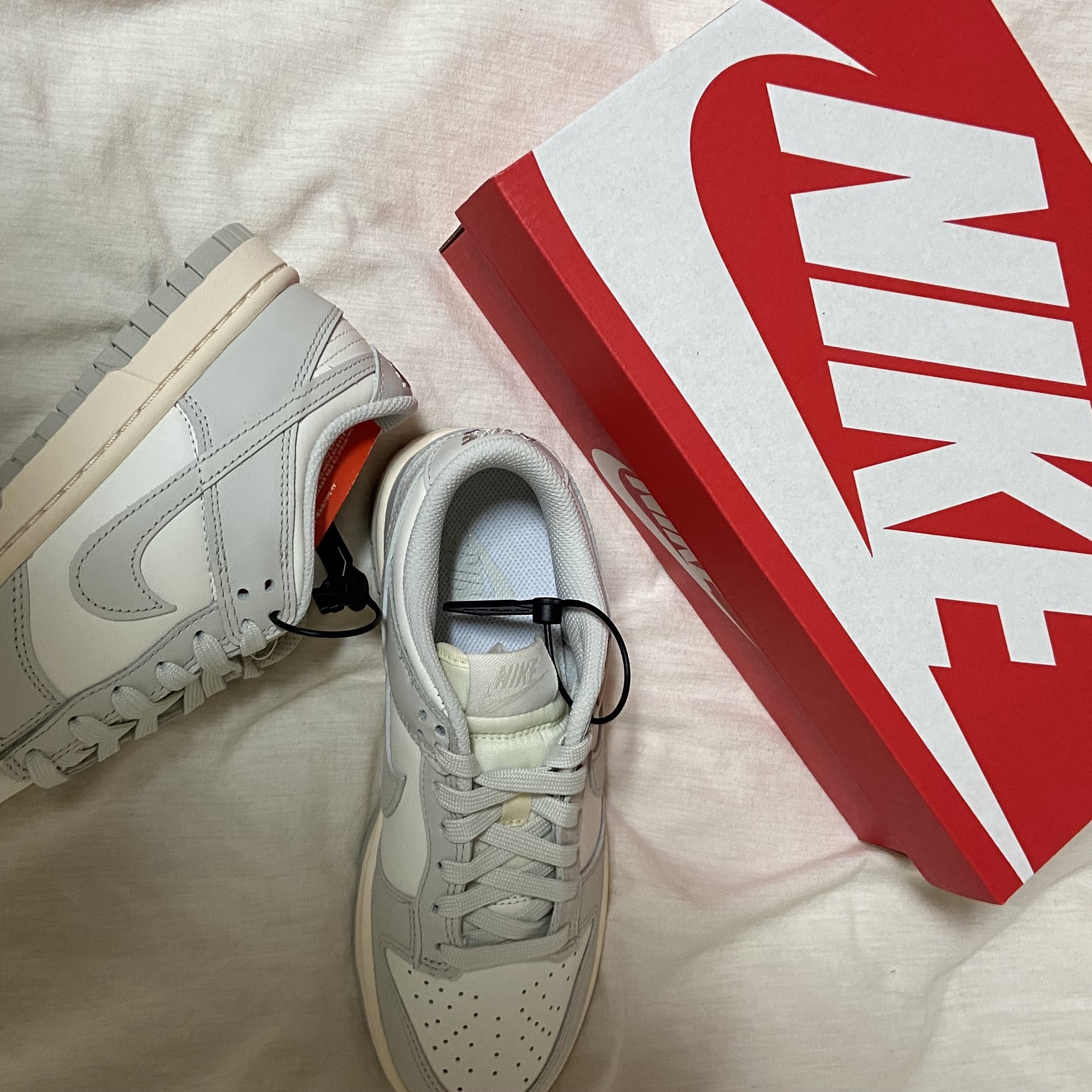 (W) Nike Dunk Low Light Bone 착용 스타일 - 1