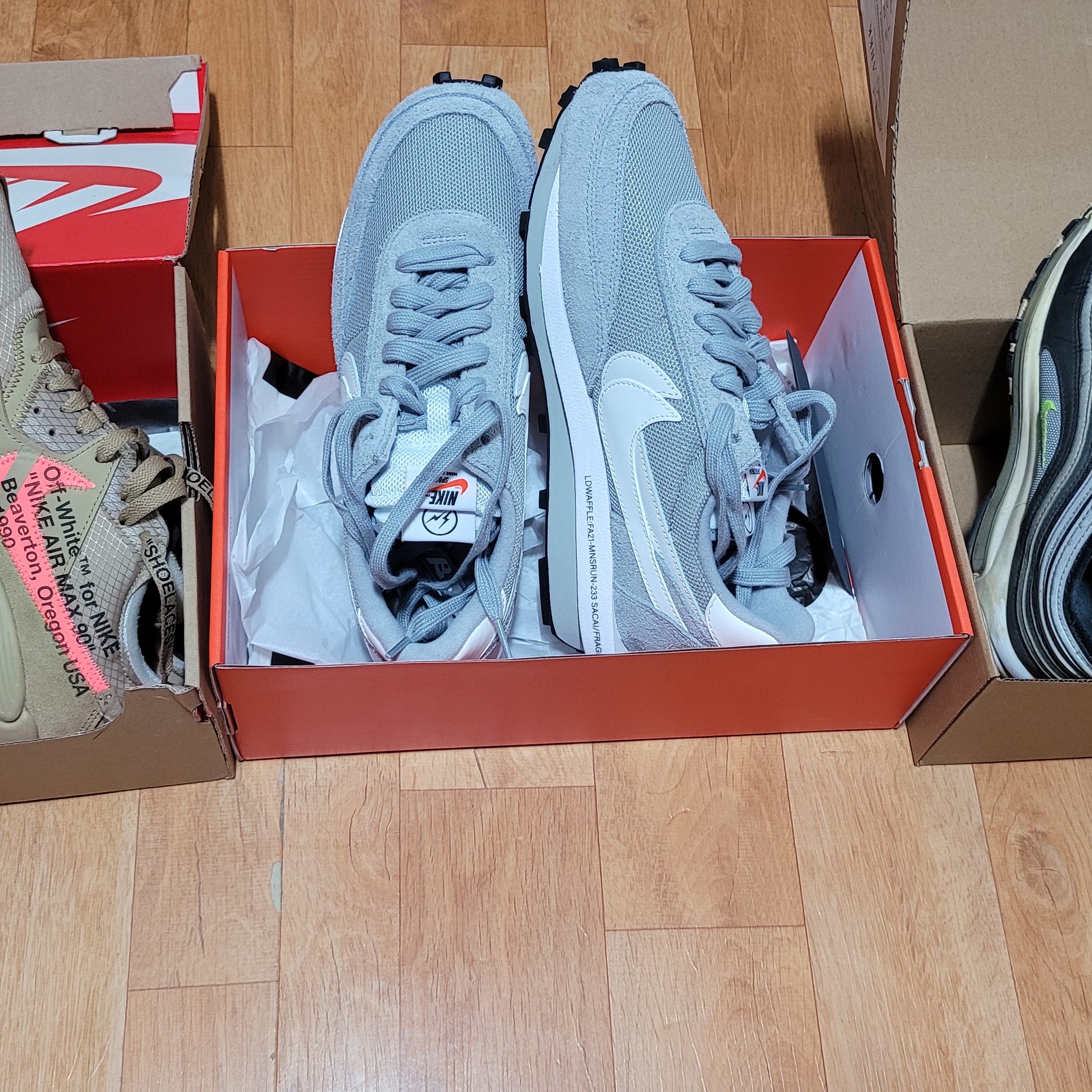 Nike x Sacai x Fragment LDWaffle Light Smoke Grey, Nike x Off-White Air Max 90 V2 Desert Ore 착용 스타일
