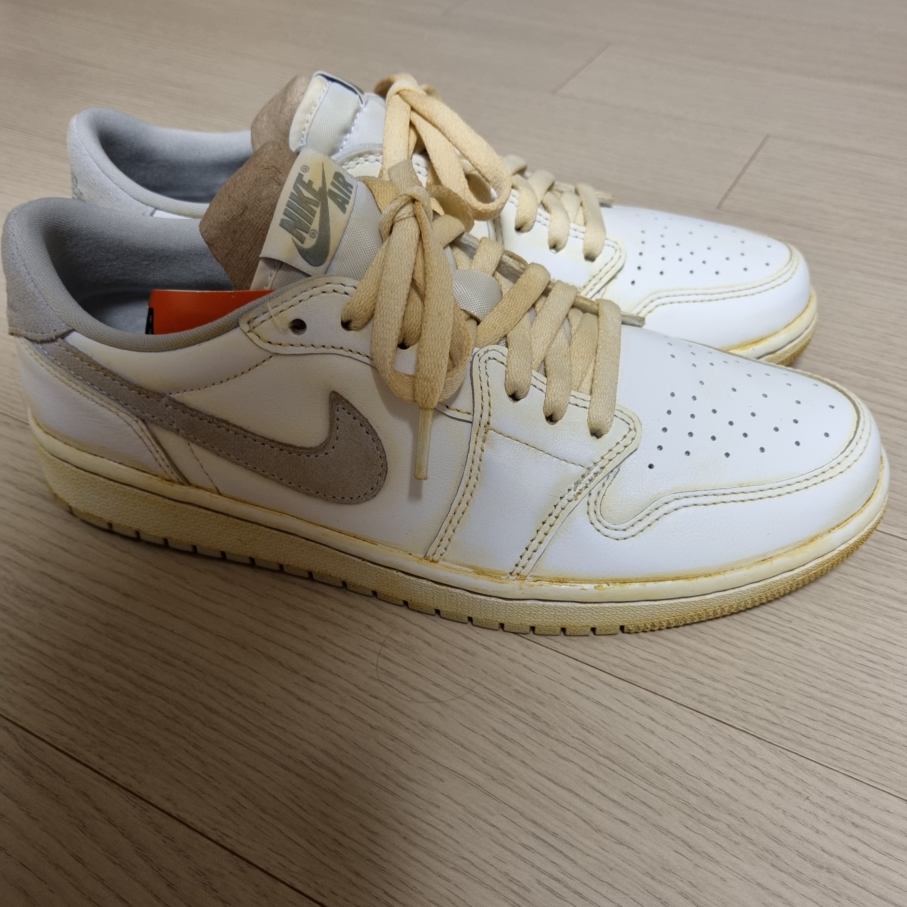 (W) Jordan 1 Low OG Neutral Grey 착용 스타일 - 1