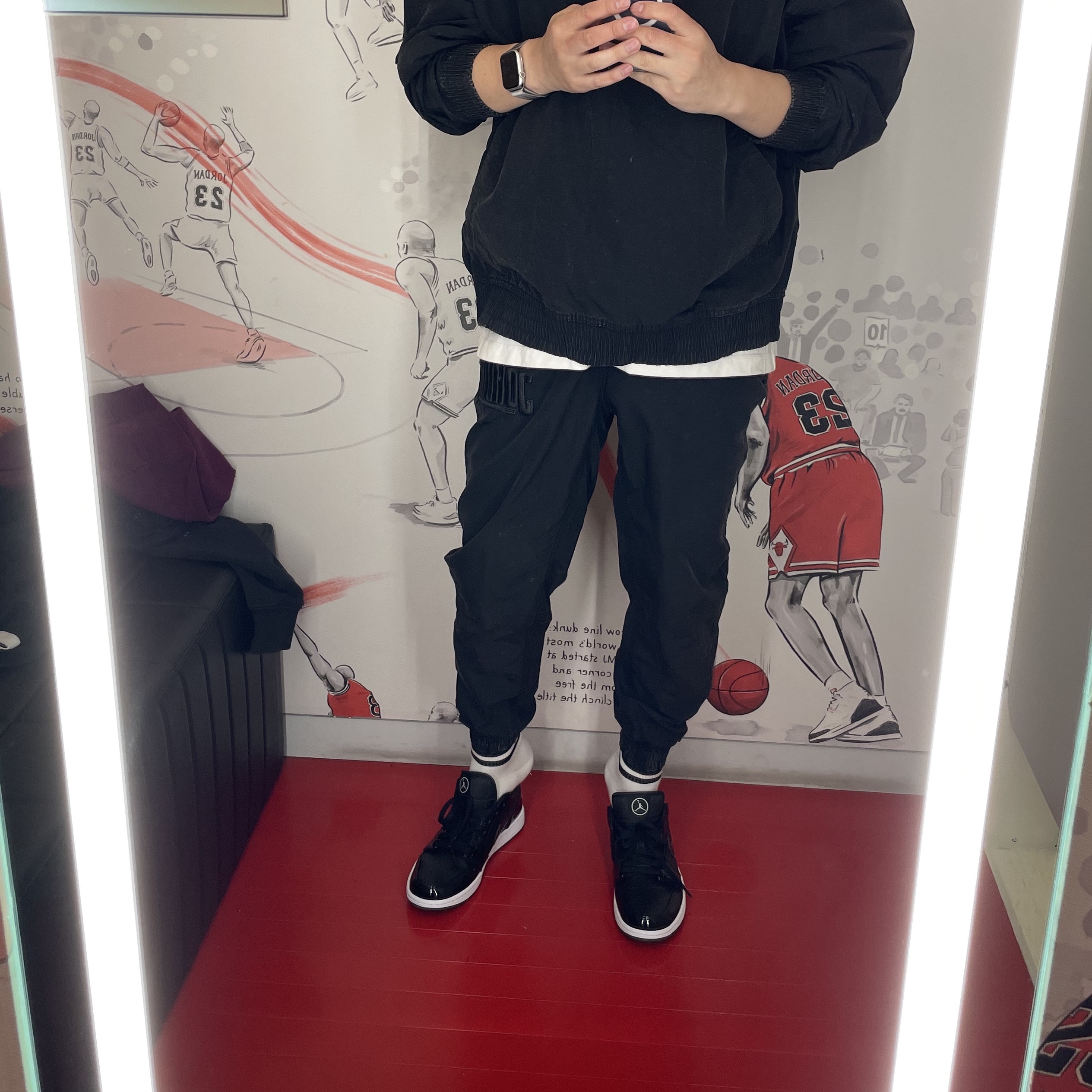 Jordan 1 Low SE ASW Black 착용 스타일 - 4