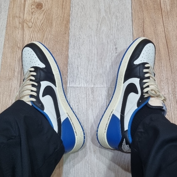 Jordan 1 x Travis Scott x Fragment Retro Low OG SP Military Blue 착용 스타일 - 1