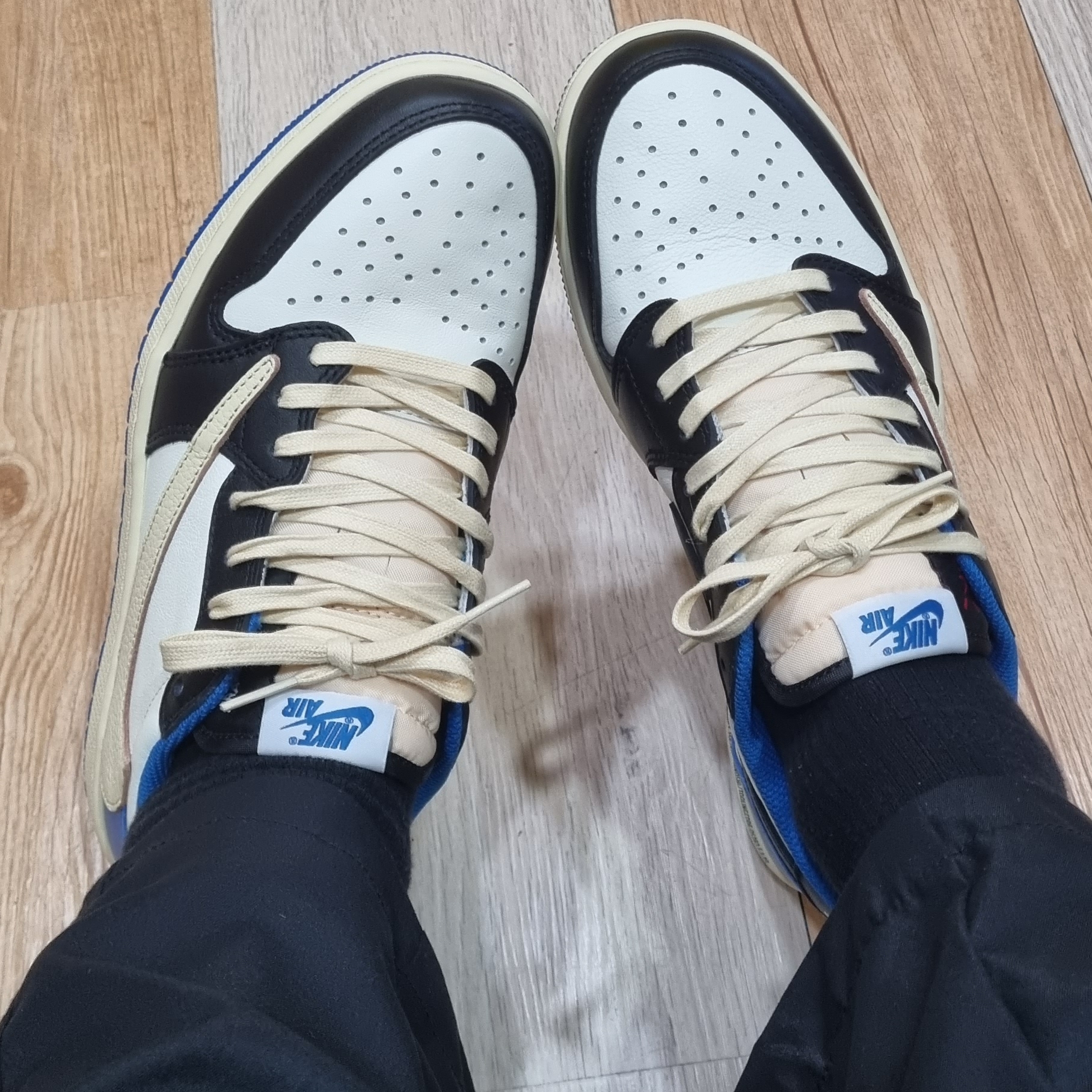 Jordan 1 x Travis Scott x Fragment Retro Low OG SP Military Blue 착용 스타일 - 2