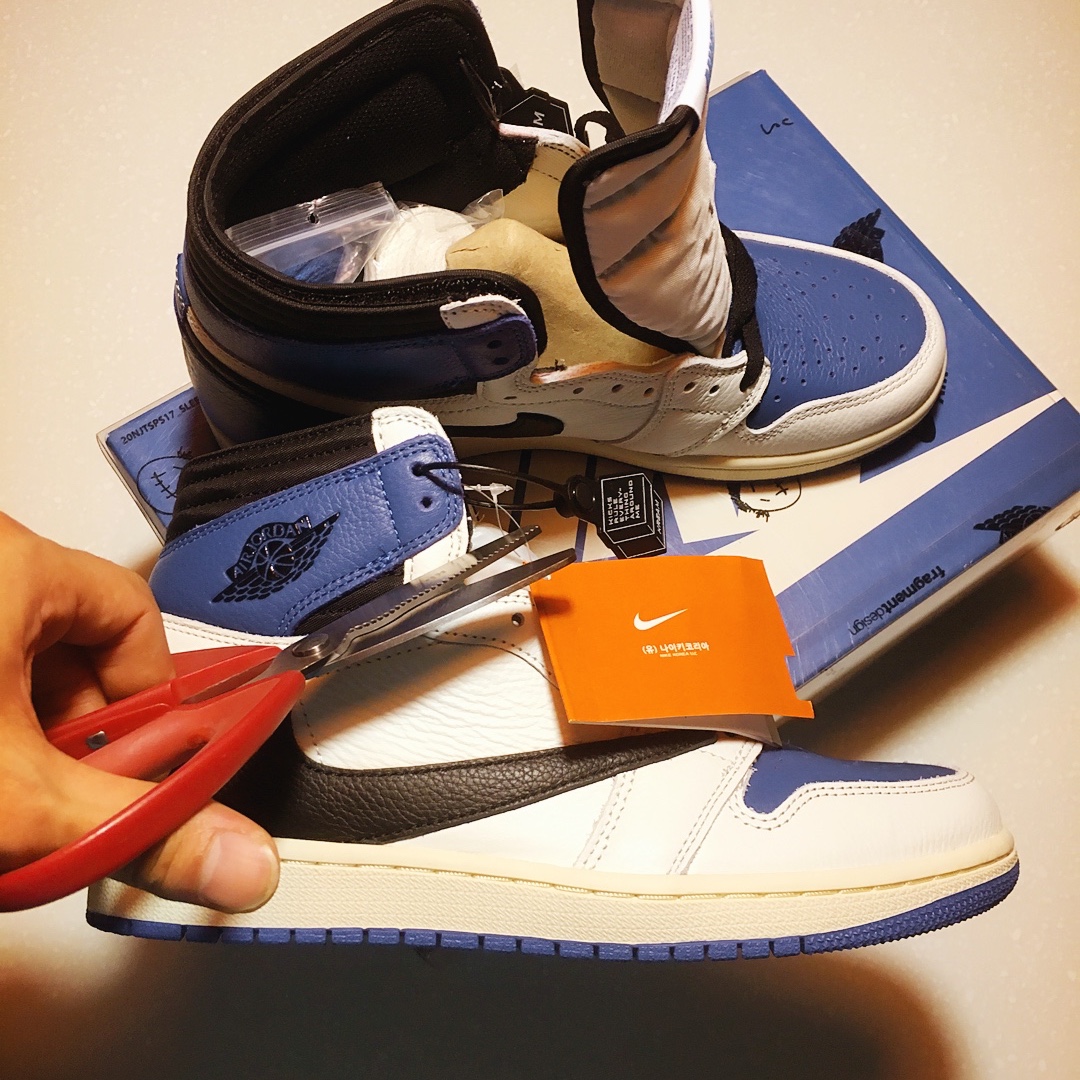 Jordan 1 x Travis Scott x Fragment Retro High OG SP Military Blue 착용 스타일