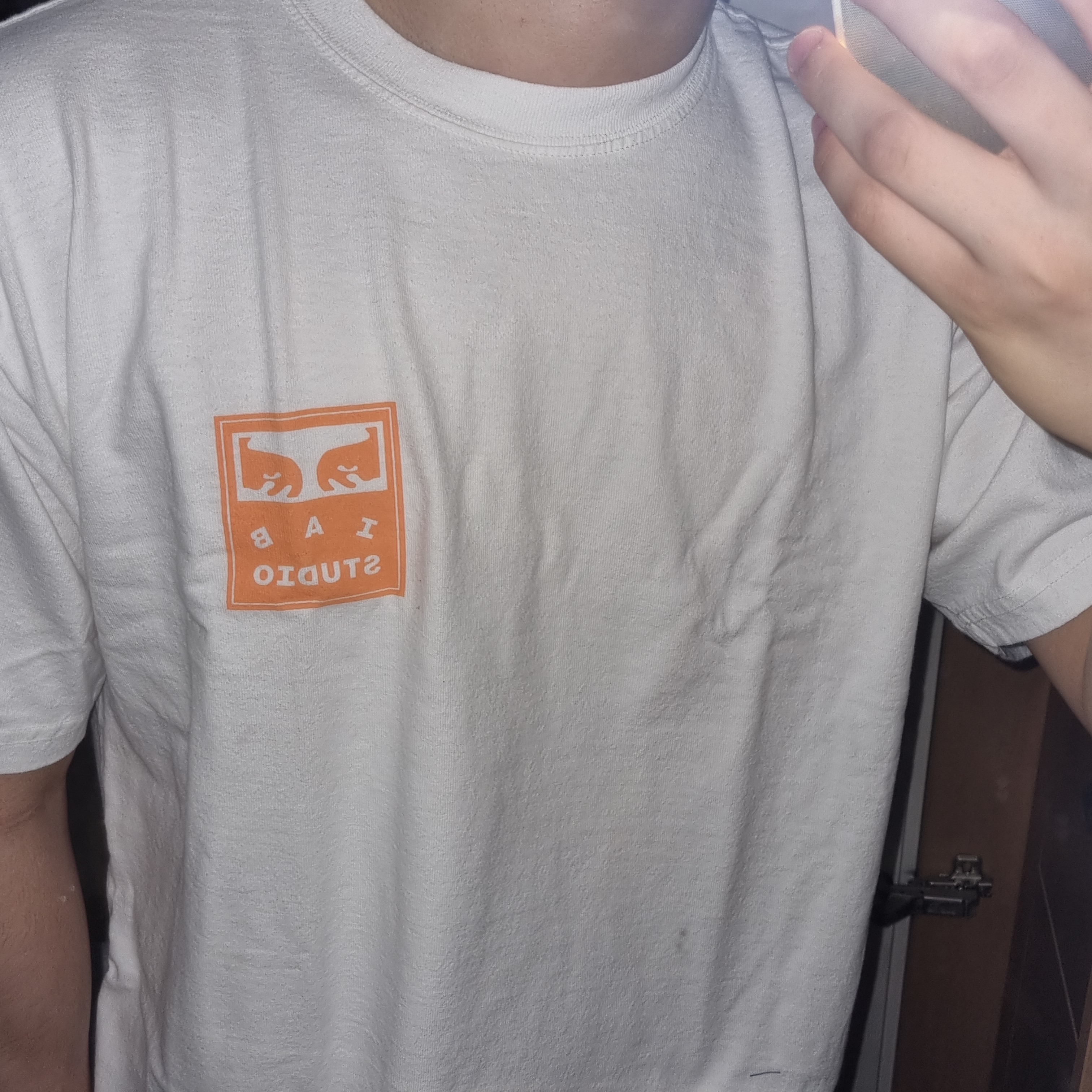 IAB Studio x Obey Eyes Icon T-Shirt White 착용 스타일 - 1