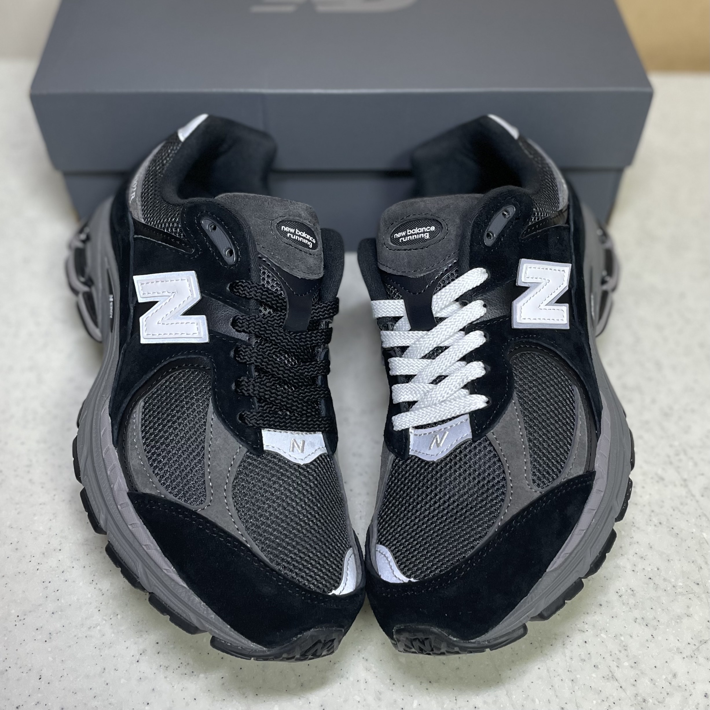 New Balance 2002R Black Dark Grey - JD Sports Exclusive 착용 스타일