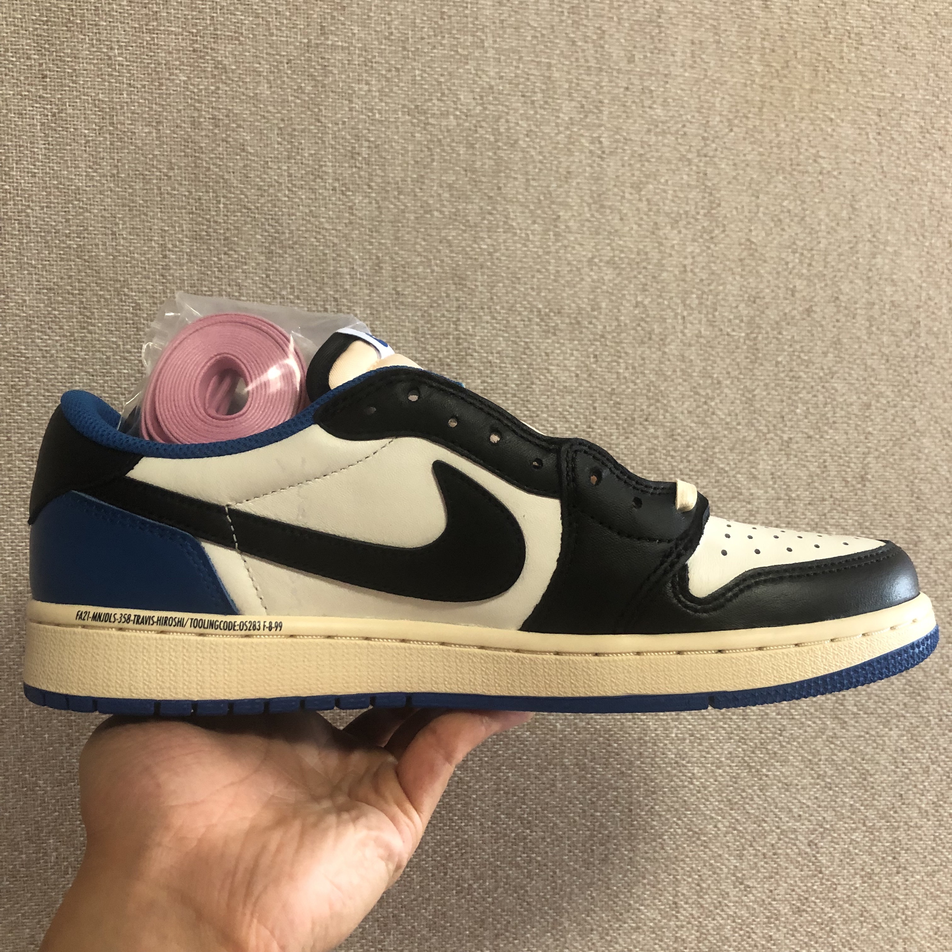Jordan 1 x Travis Scott x Fragment Retro Low OG SP Military Blue 착용 스타일 - 2