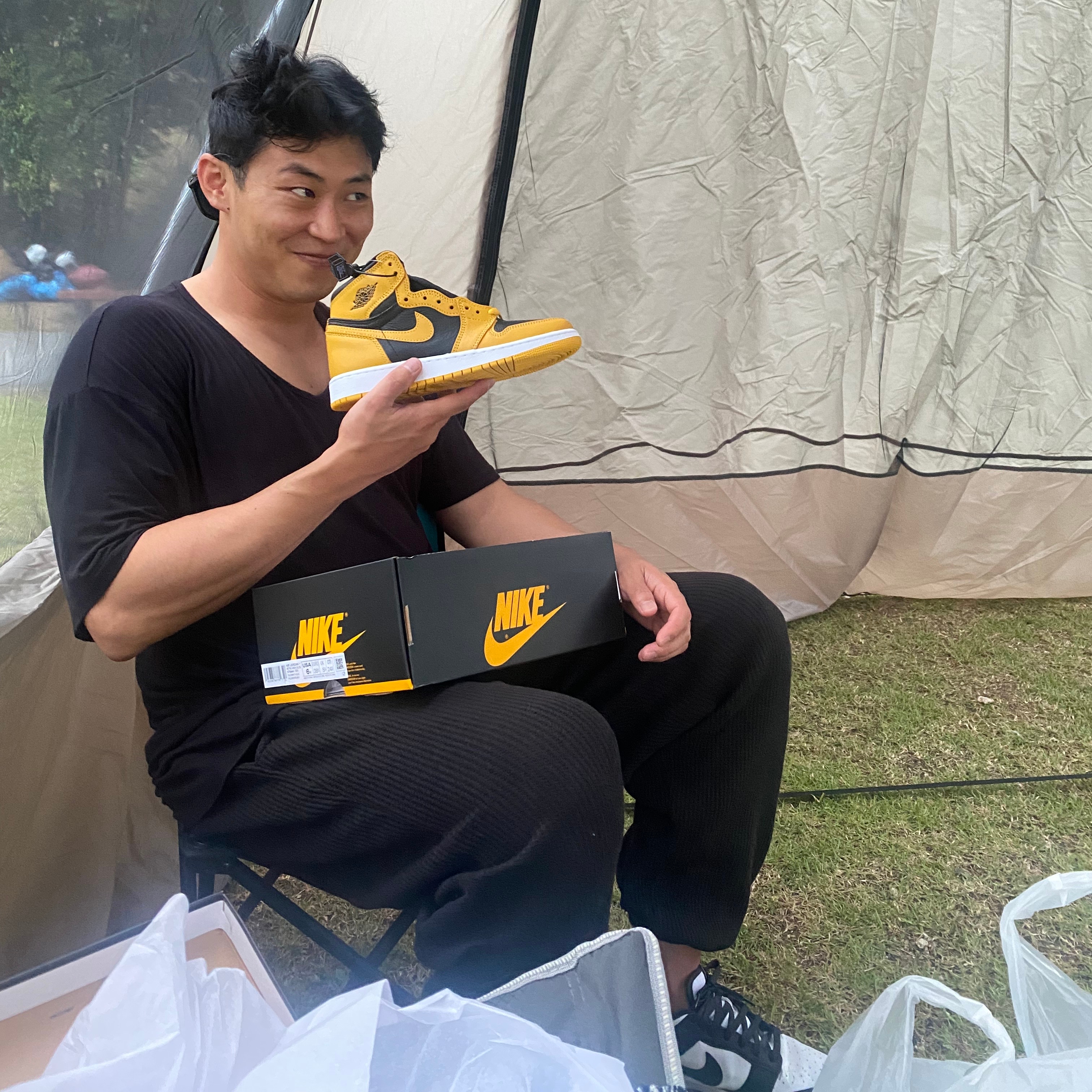 Jordan 1 Retro High OG Pollen, Nike Dunk Low Retro Black 착용 스타일 - 1