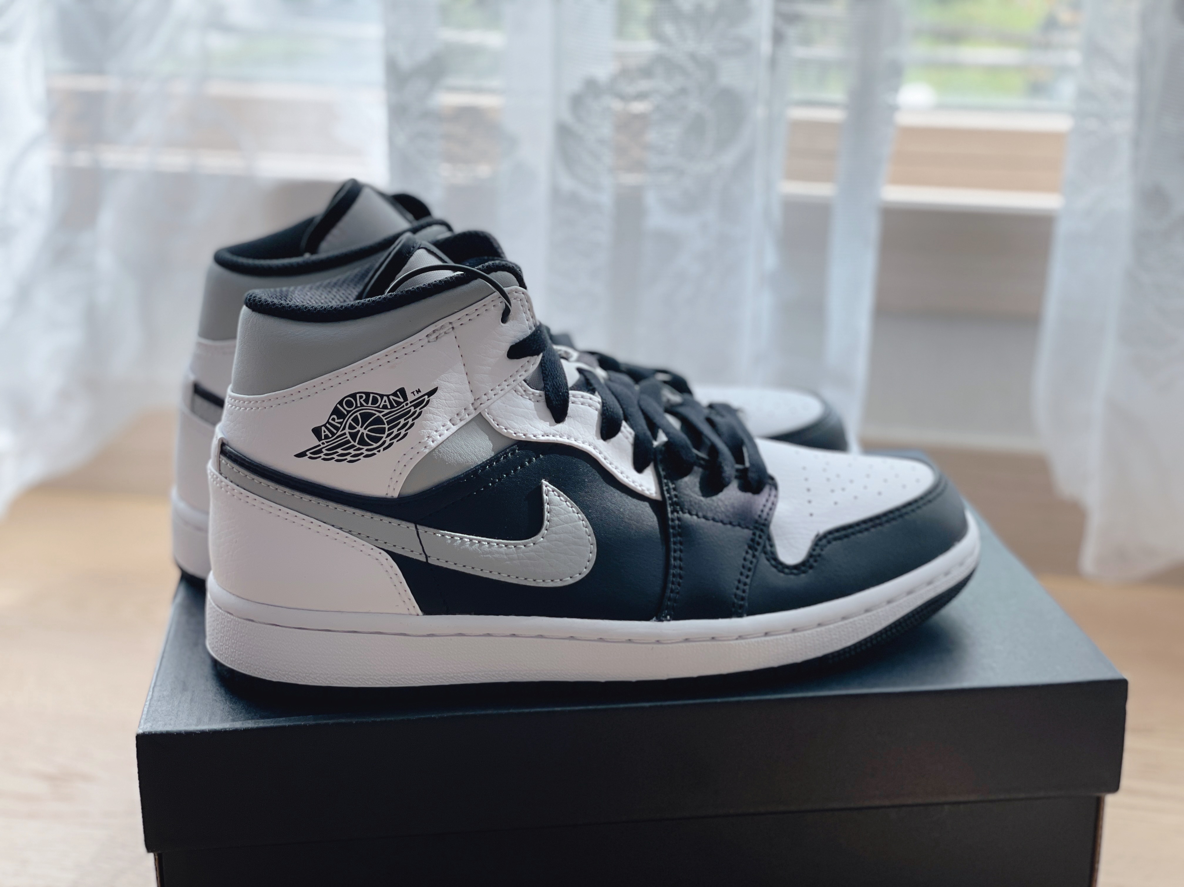 Jordan 1 Mid White Shadow 착용 스타일 - 2