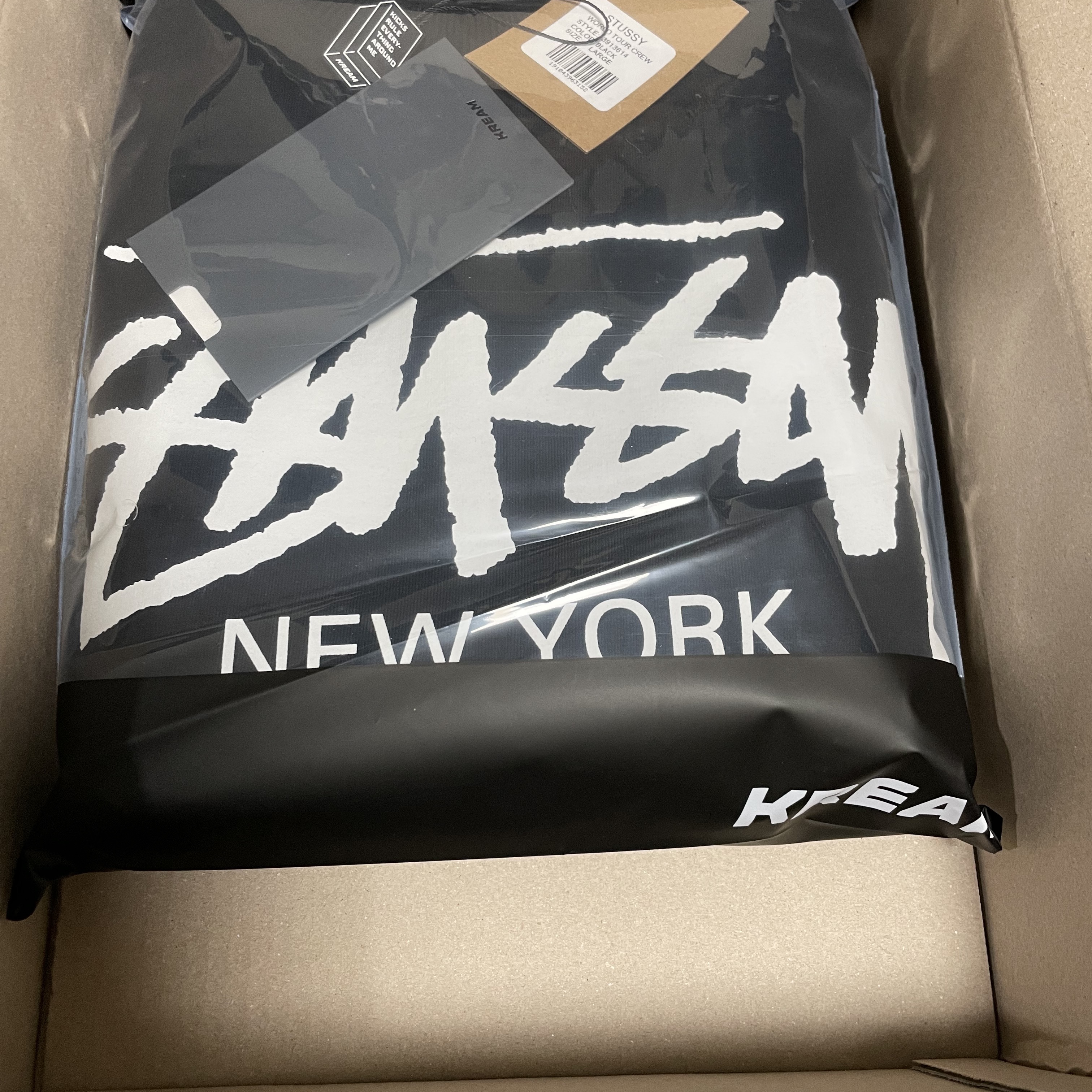 Stussy Basic Stussy LS T-Shirt White 2021, Stussy Basic Stussy LS T-Shirt Black 2021 착용 스타일 - 3