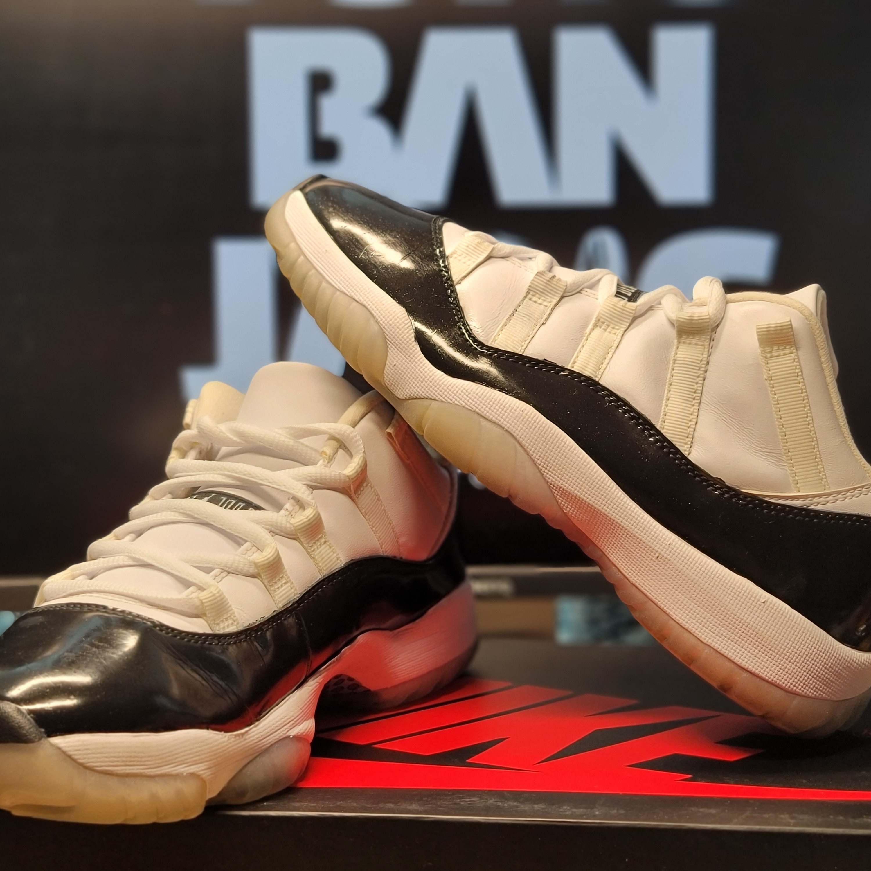 Jordan 11 Retro Low University Blue 2017 착용 스타일 - 2