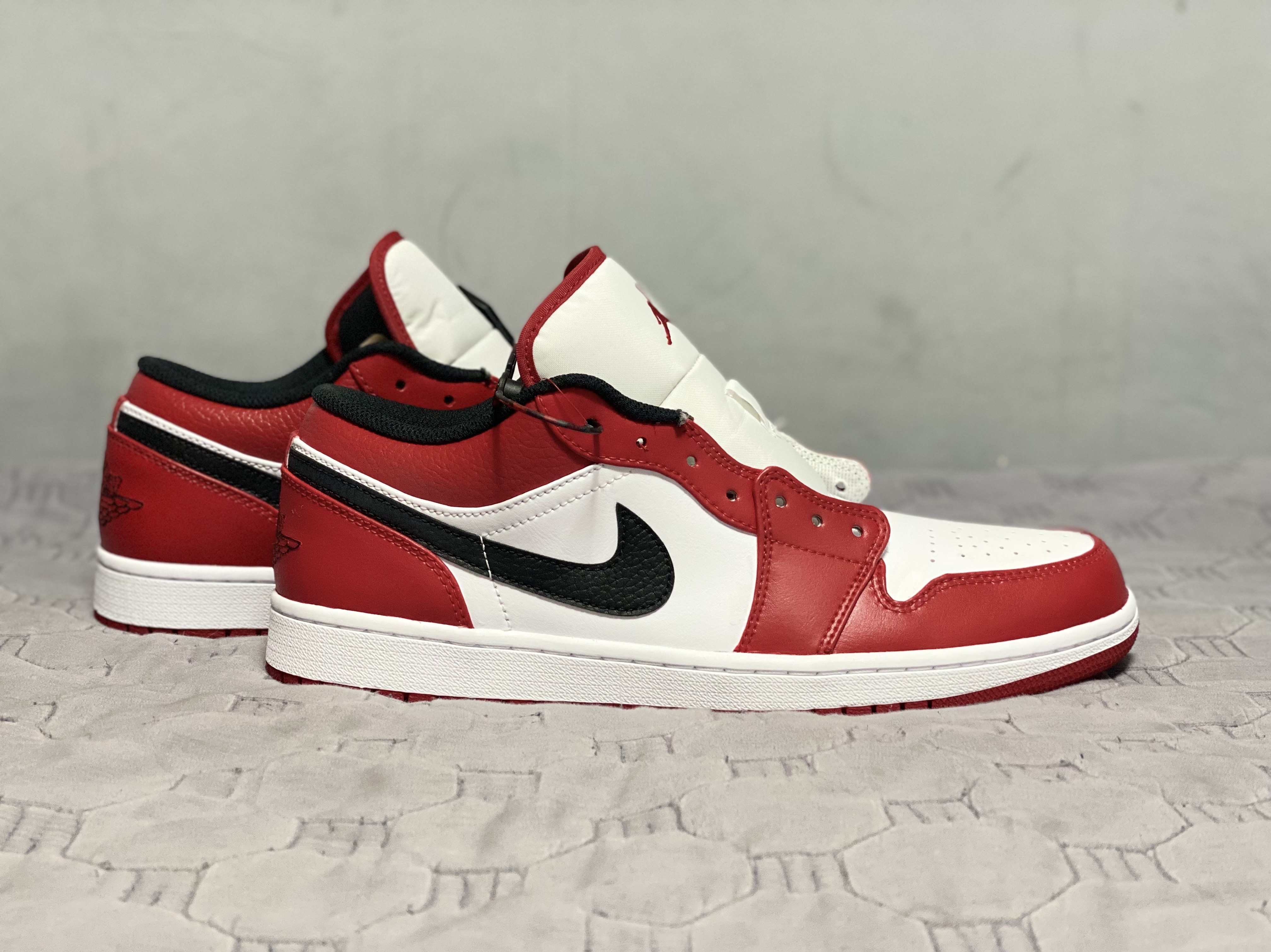 Jordan 1 Low White Red Black, (GS) Jordan 1 Low White Red Black 착용 스타일 - 2