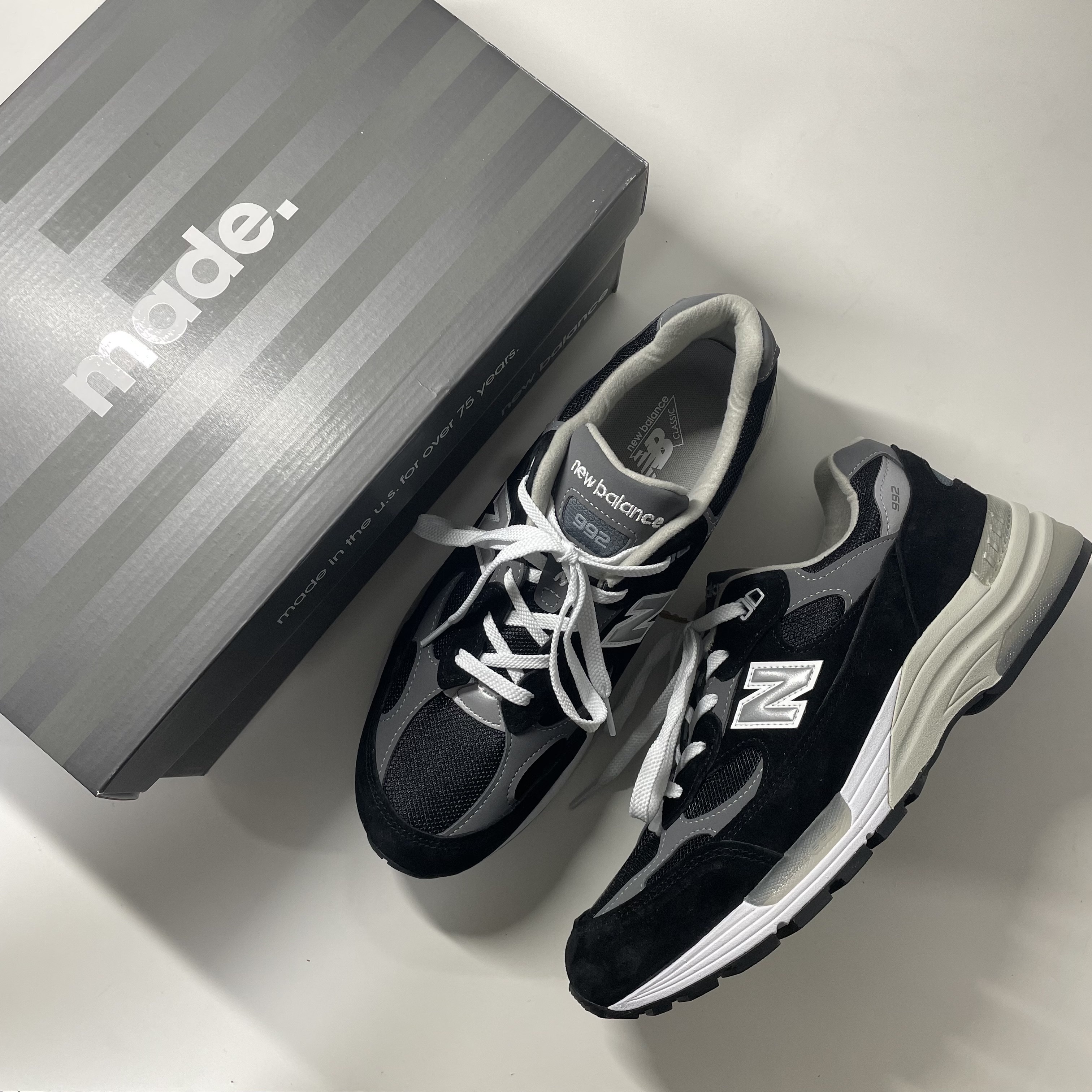 New Balance 992 Made in USA Black Grey 착용 스타일 - 1