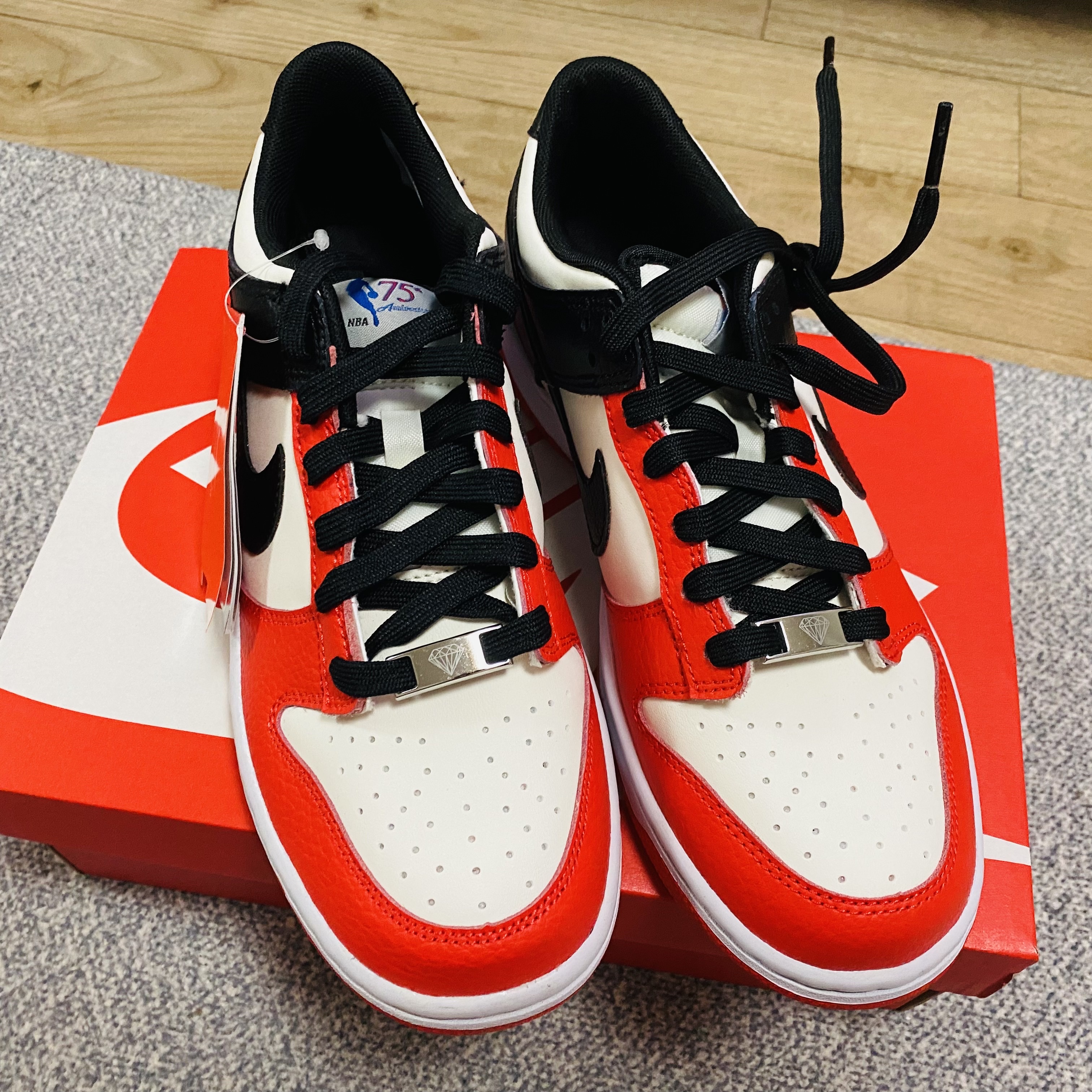 (GS) Nike x NBA Dunk Low Black and Chile Red 착용 스타일