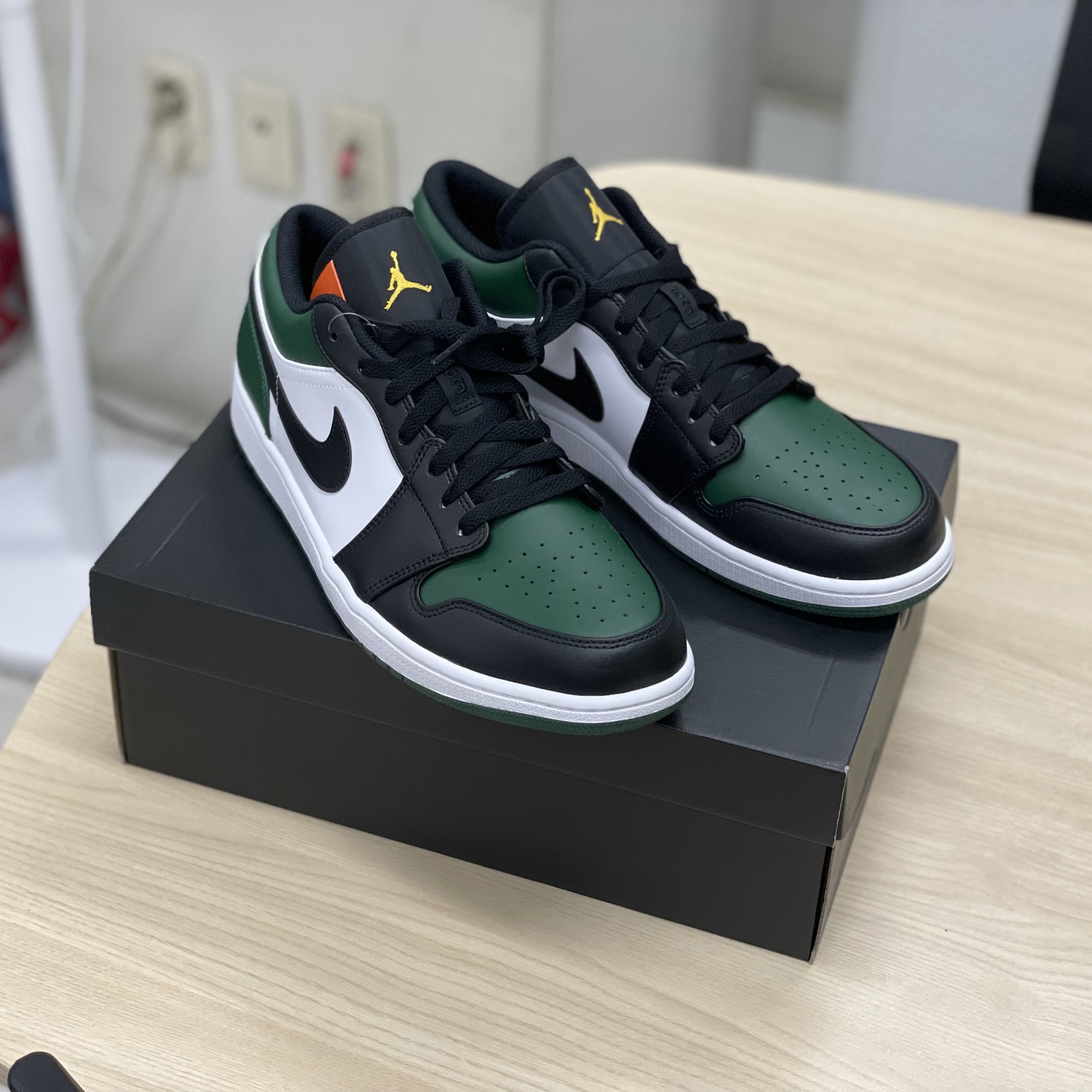 Jordan 1 Low Green Toe 착용 스타일