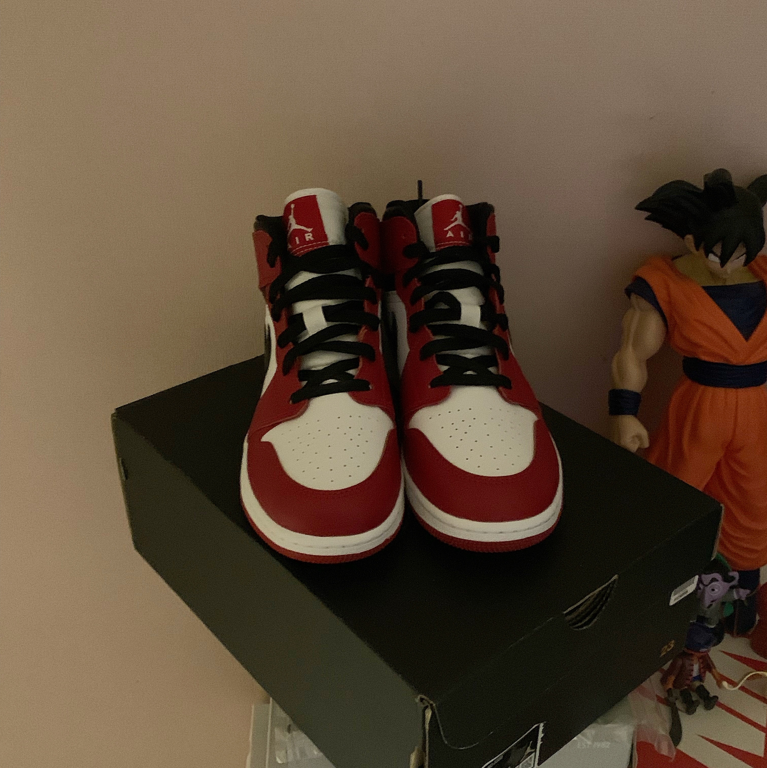 (GS) Jordan 1 Mid White Gym Red Black 착용 스타일