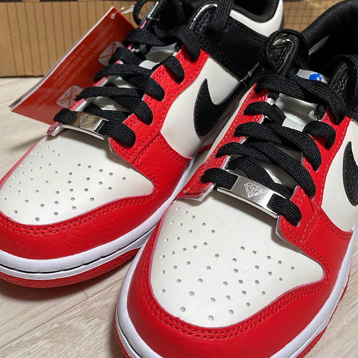 (GS) Nike x NBA Dunk Low Black and Chile Red 착용 스타일