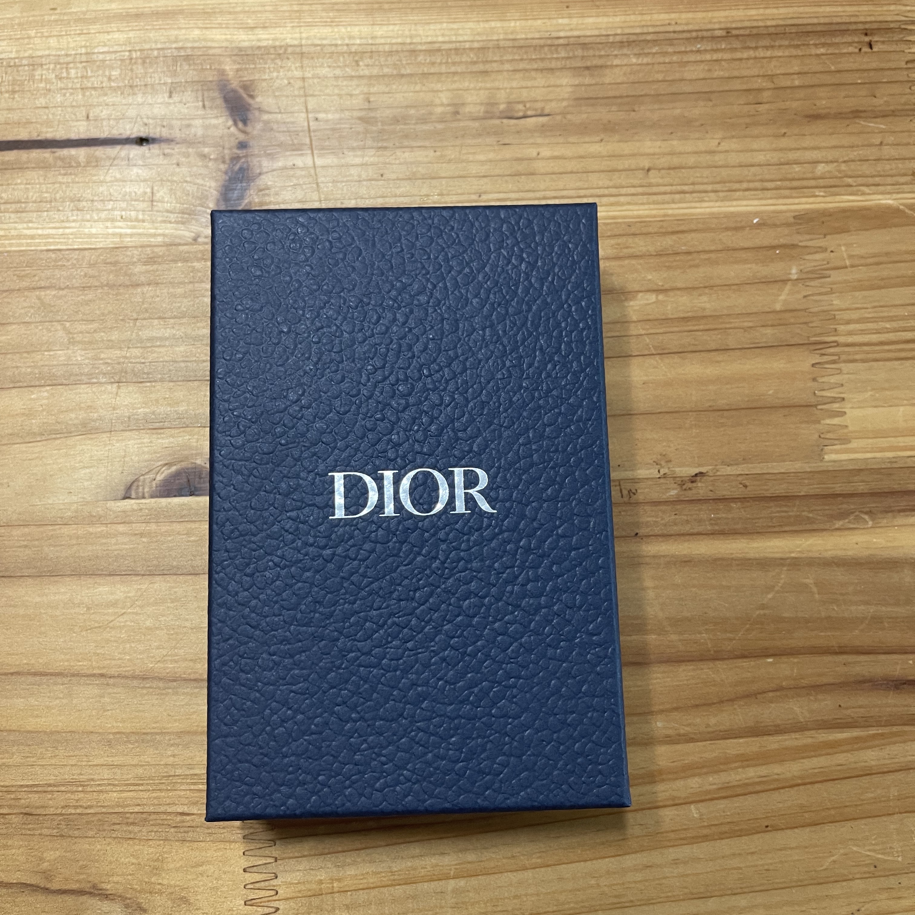 Dior Bi-Fold Card Holder Beige & Black Dior Oblique Jacquard 착용 스타일 - 4
