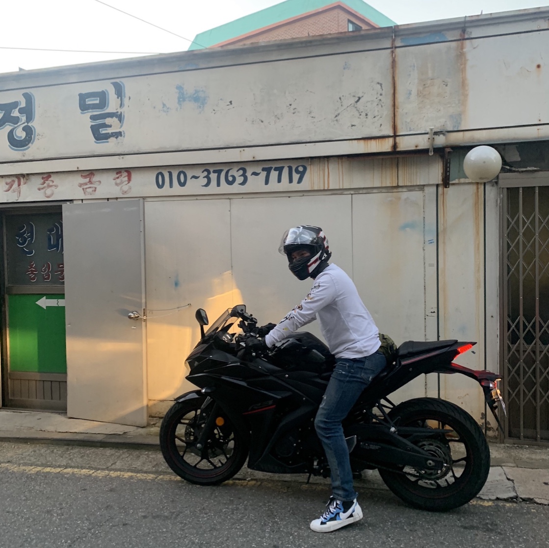Nike x Sacai Blazer Mid White Black Legend Blue 착용 스타일