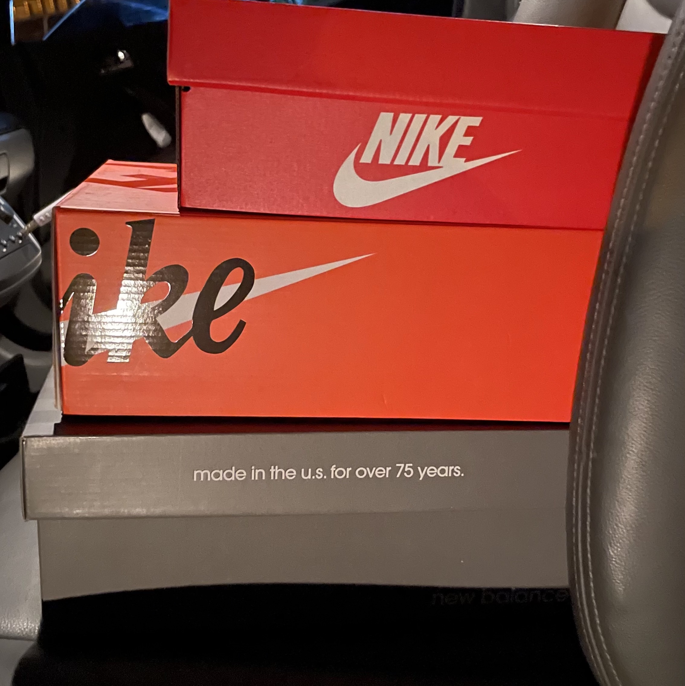 Nike x Sacai Blazer Low Magma Orange, (GS) Nike x NBA Dunk Low Black and Chile Red 착용 스타일