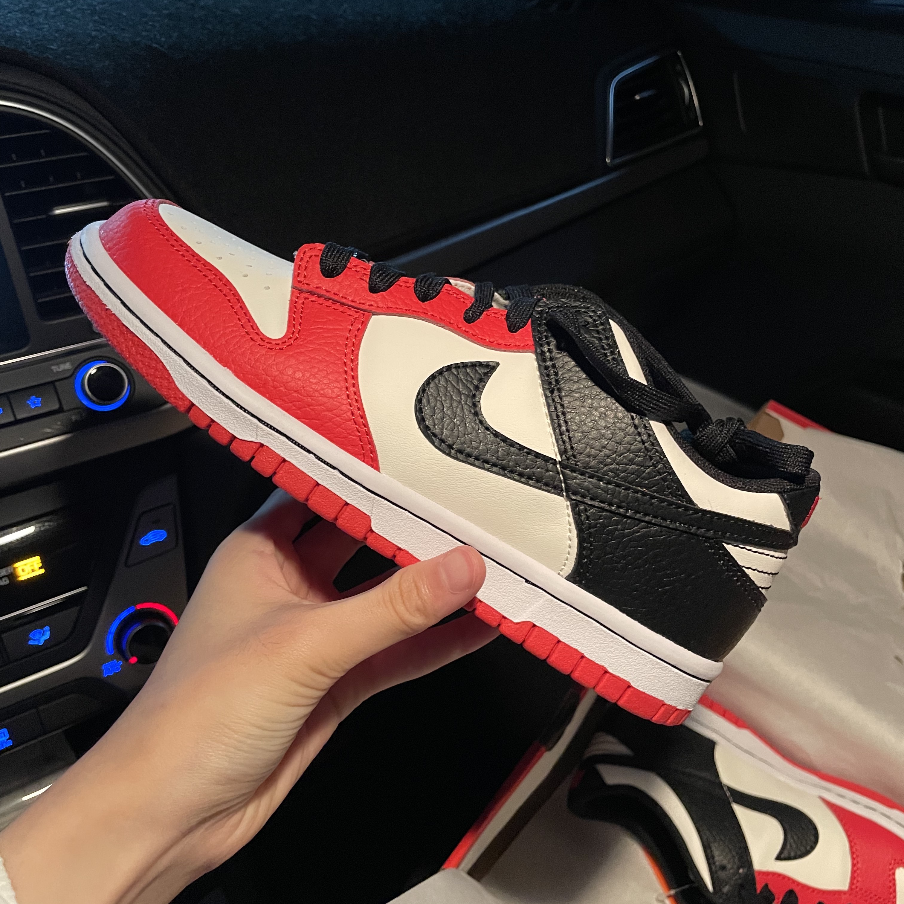 (GS) Nike x NBA Dunk Low Black and Chile Red 착용 스타일
