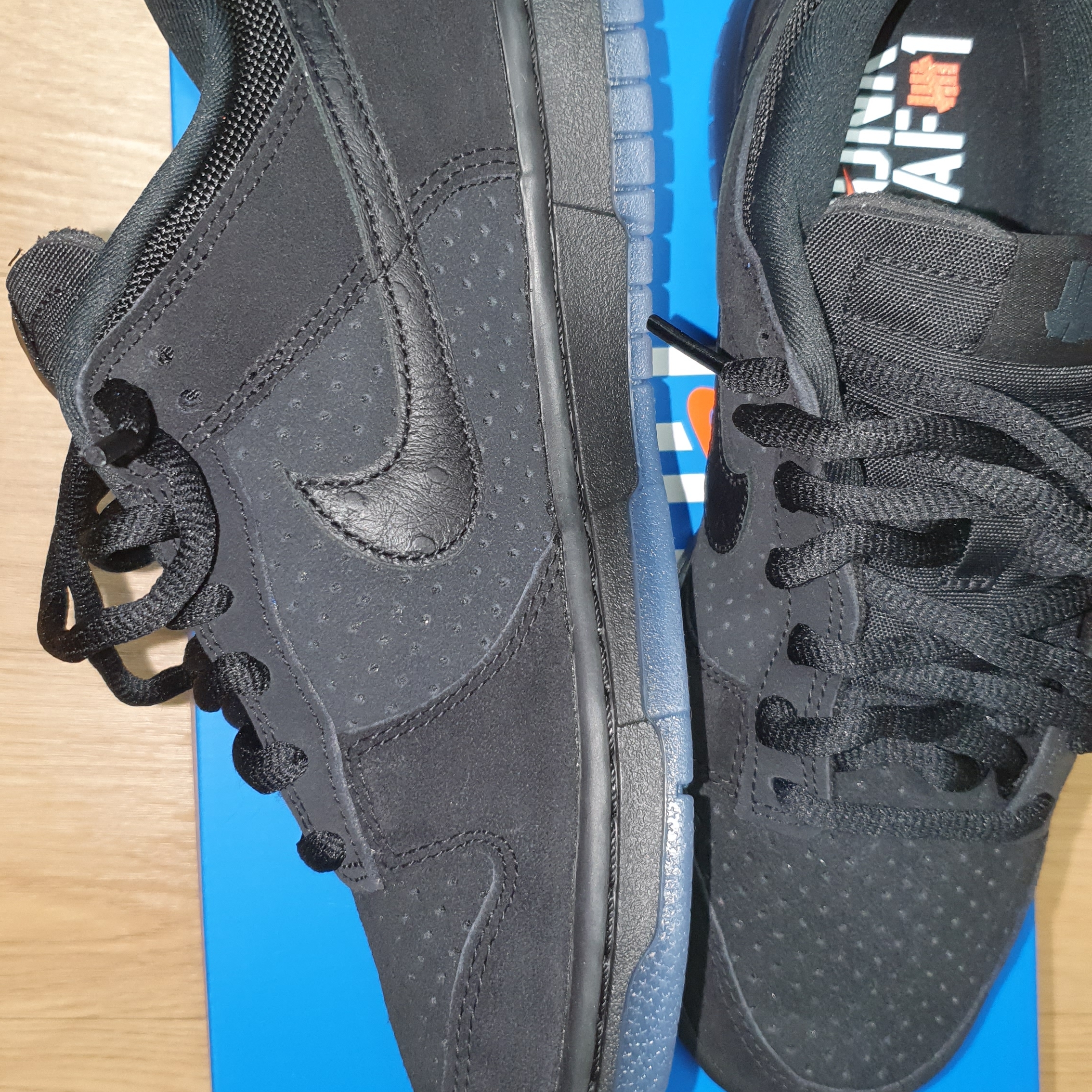 Nike x Undefeated Dunk Low SP 5 On It Black 착용 스타일