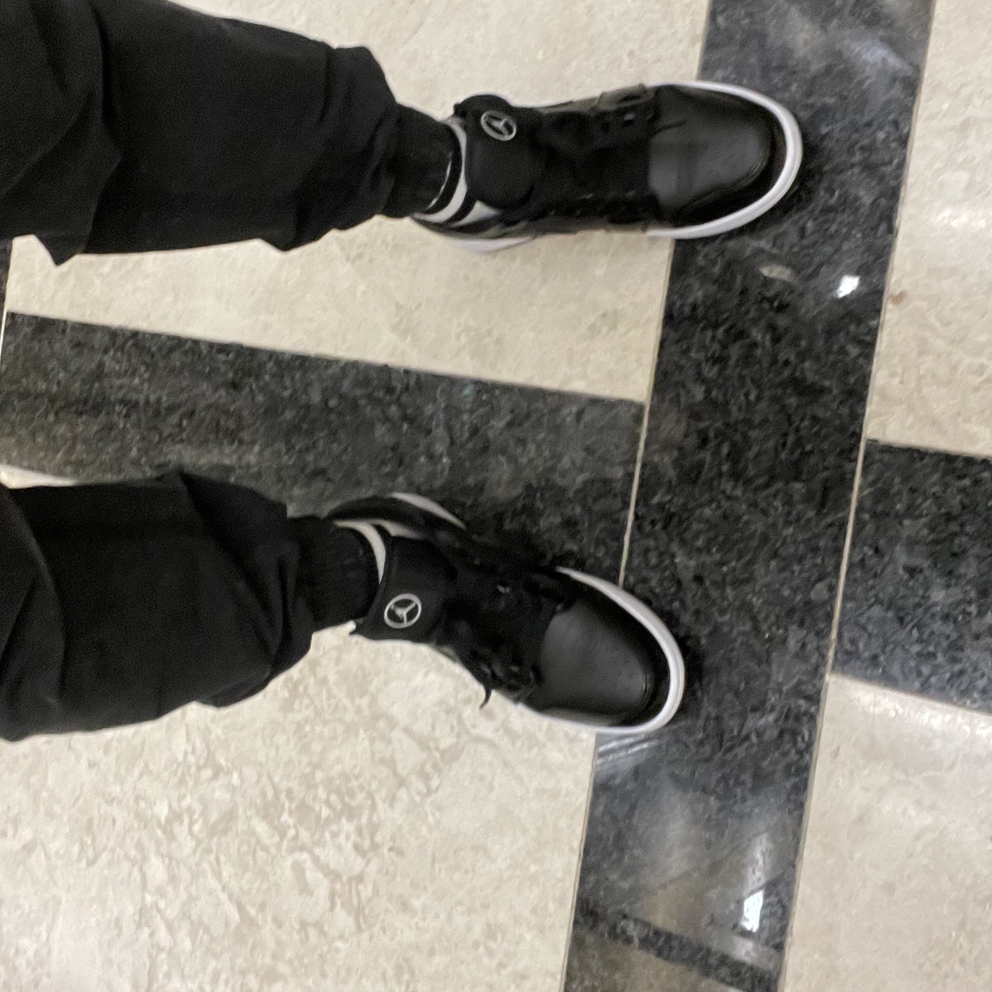 Jordan 1 Low SE ASW Black 착용 스타일 - 2