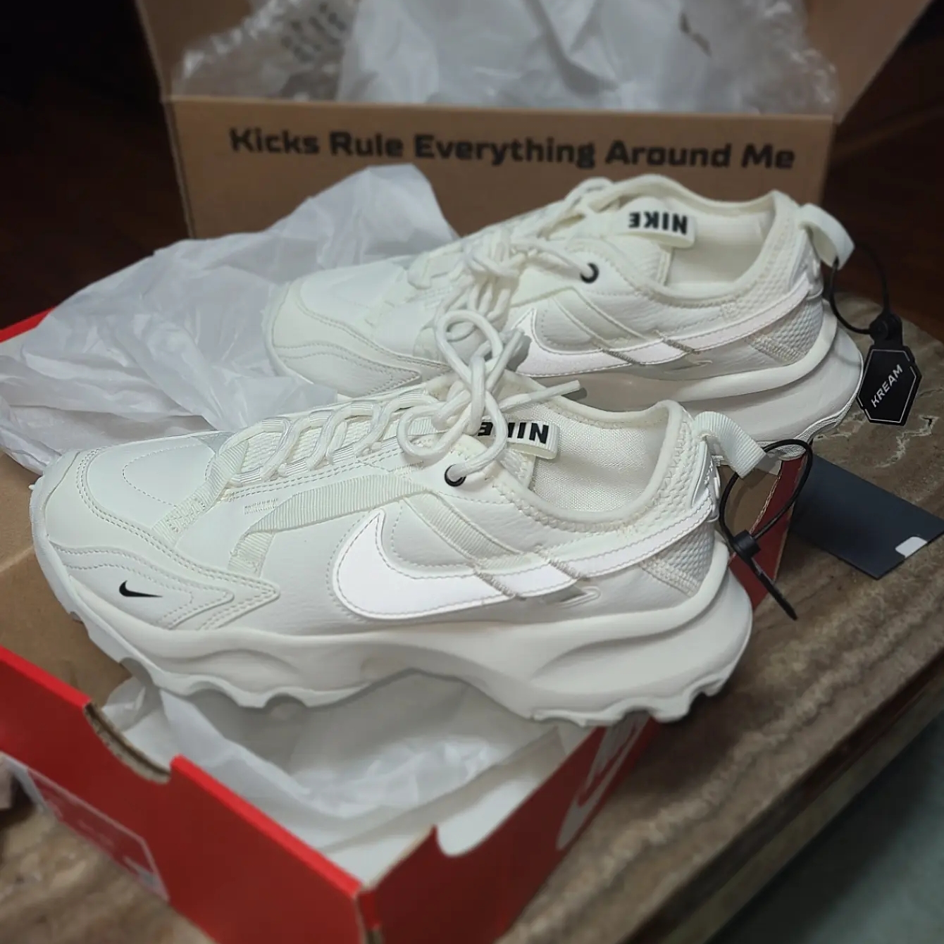 (W) Nike TC 7900 Summit White 착용 스타일 - 2