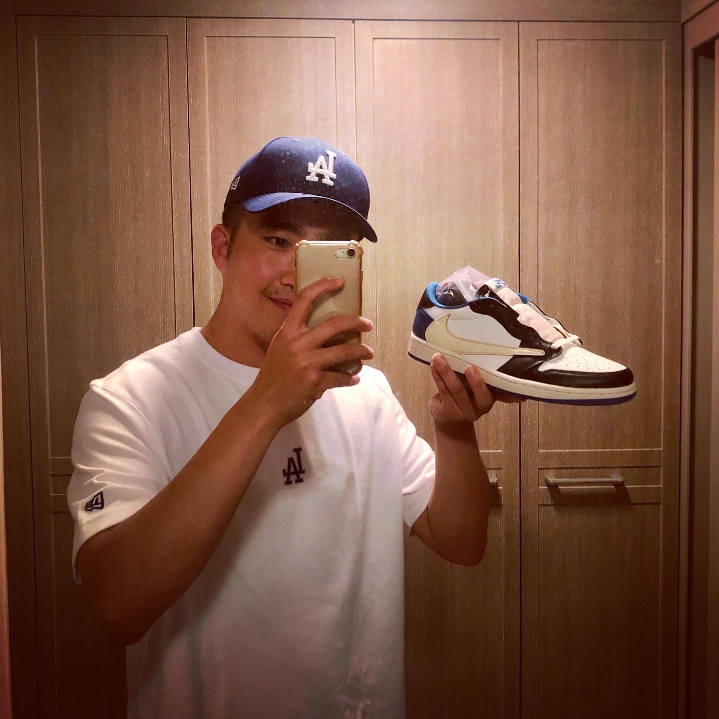 Jordan 1 x Travis Scott x Fragment Retro Low OG SP Military Blue 착용 스타일 - 1