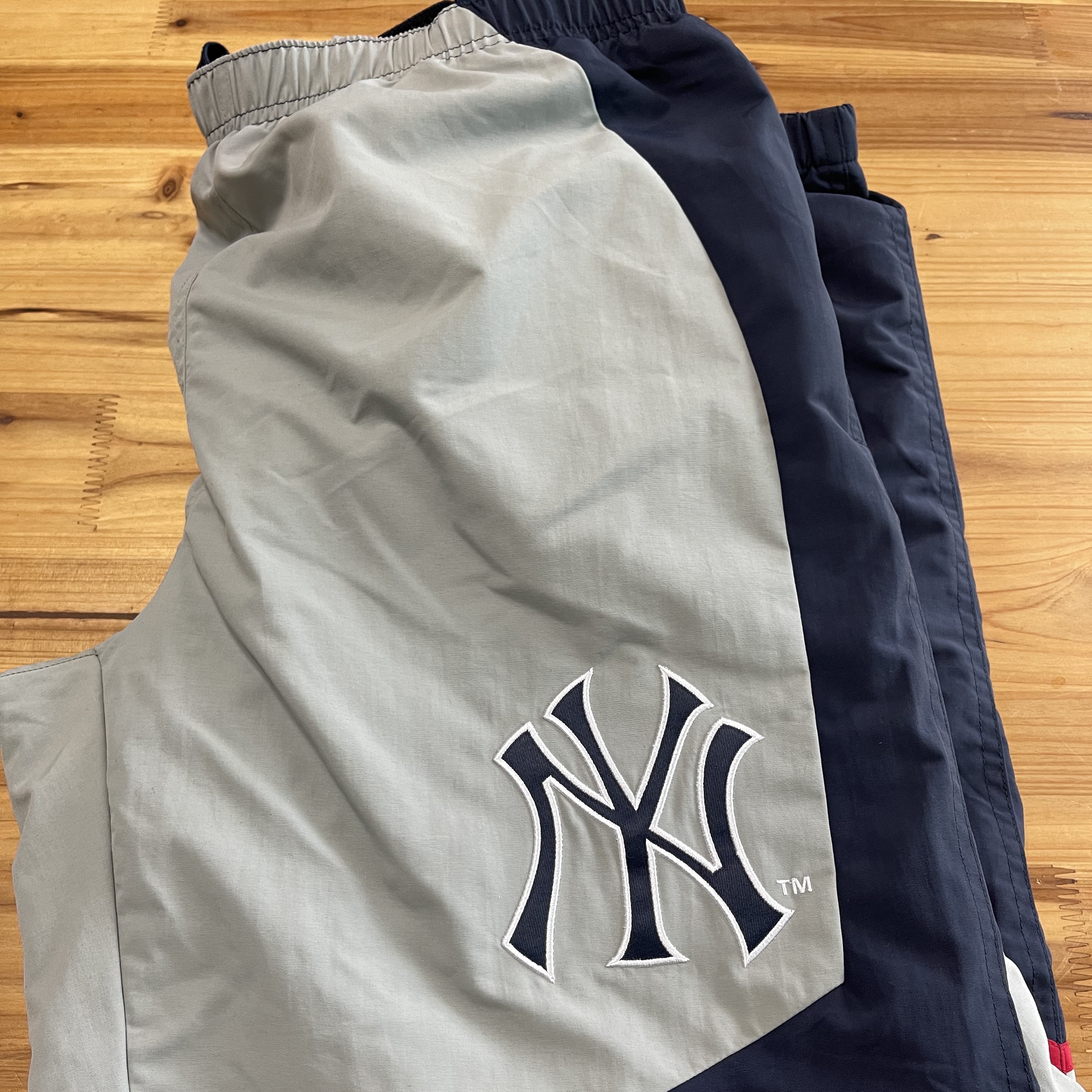Supreme x New York Yankees Track Jacket Navy - 21FW, Supreme x New York Yankees Track Pants Navy - 21FW 착용 스타일 - 3