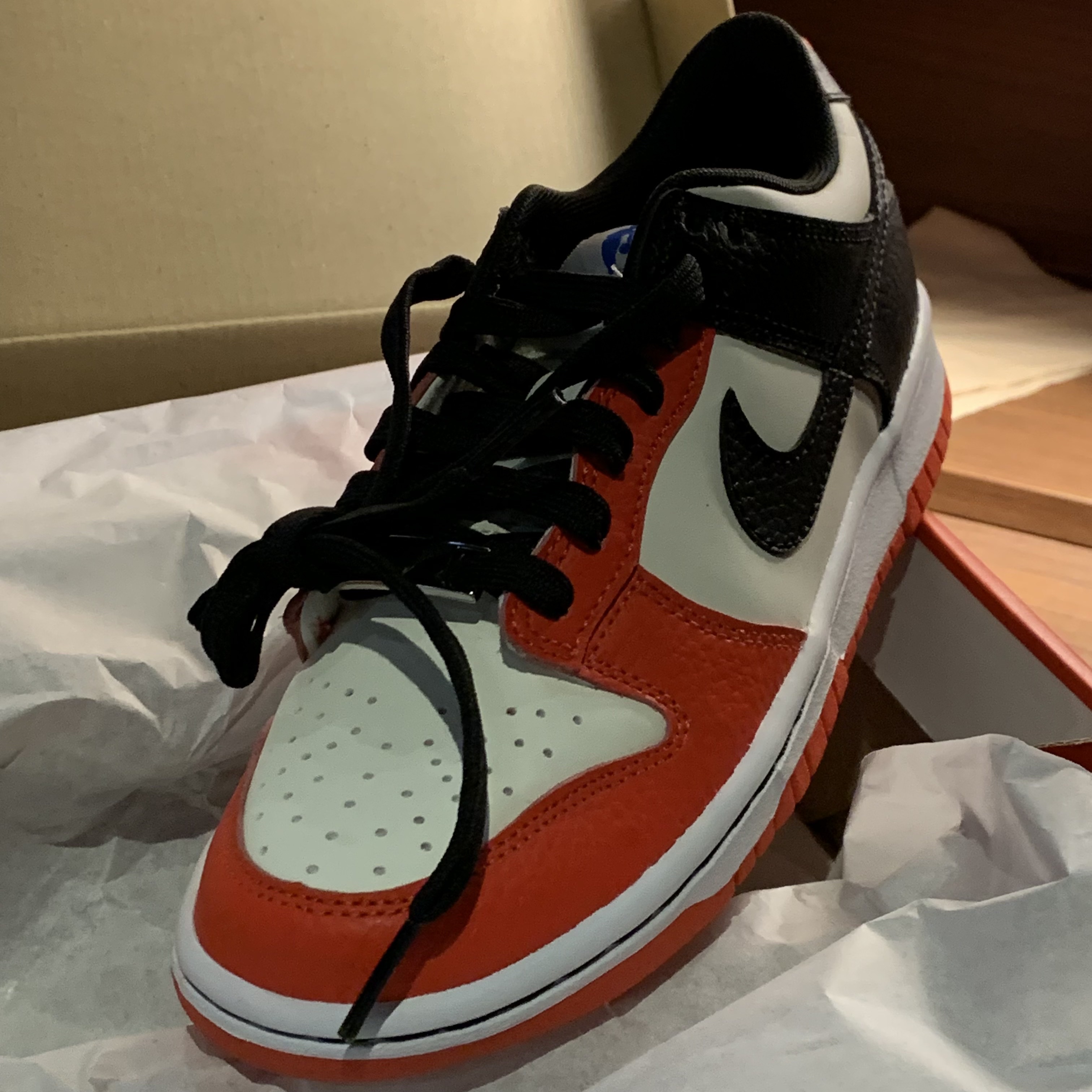 (GS) Nike x NBA Dunk Low Black and Chile Red 착용 스타일