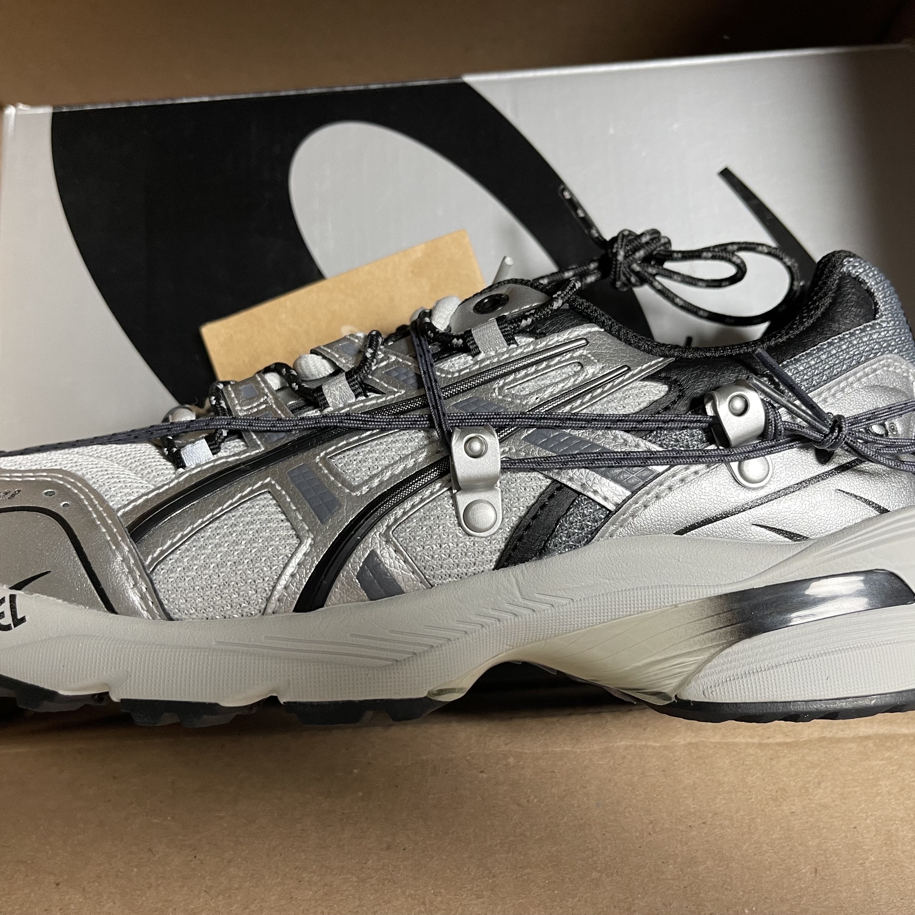 Asics x Andersson Bell Gel-1090 Glacier Grey Silver 착용 스타일