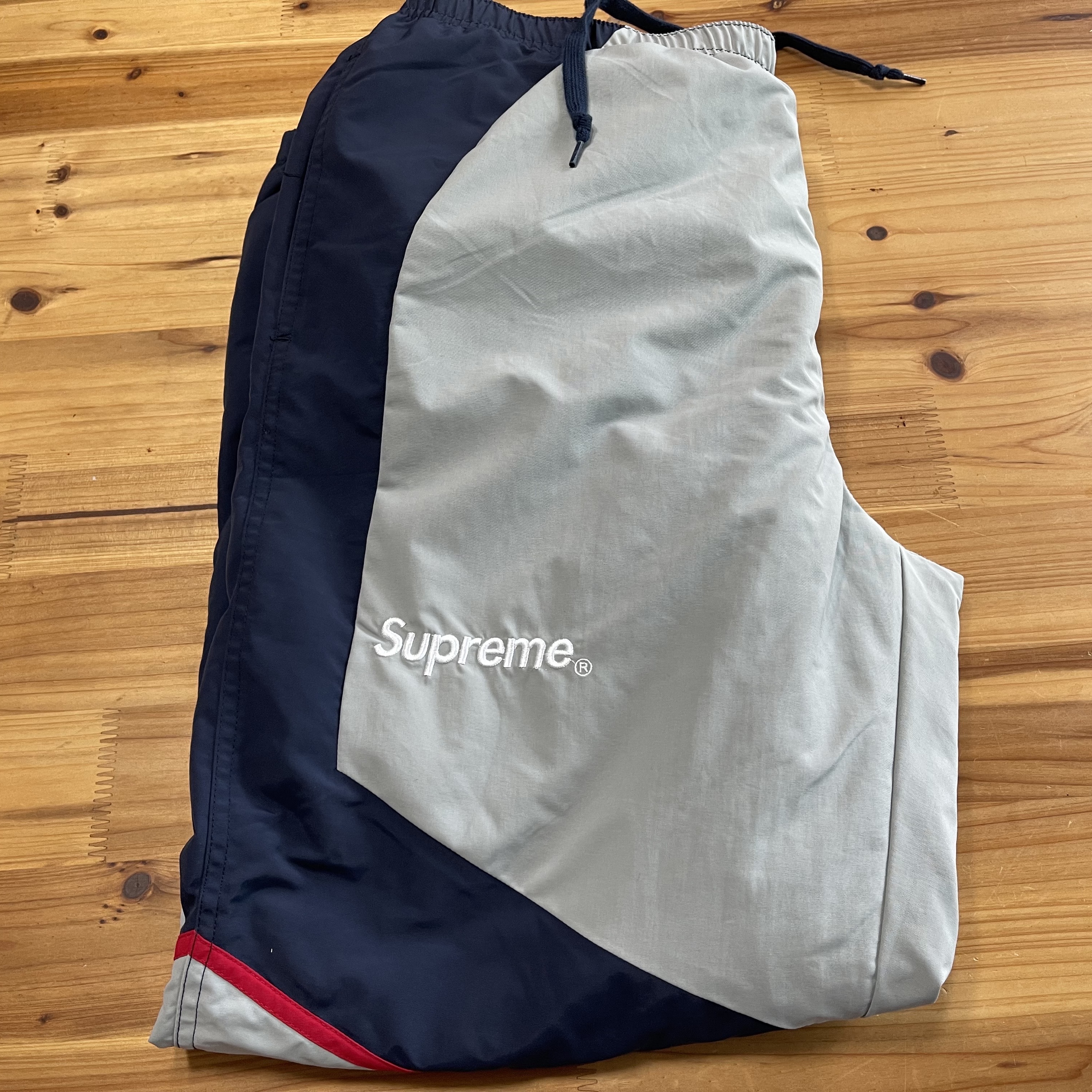 Supreme x New York Yankees Track Jacket Navy - 21FW, Supreme x New York Yankees Track Pants Navy - 21FW 착용 스타일 - 4