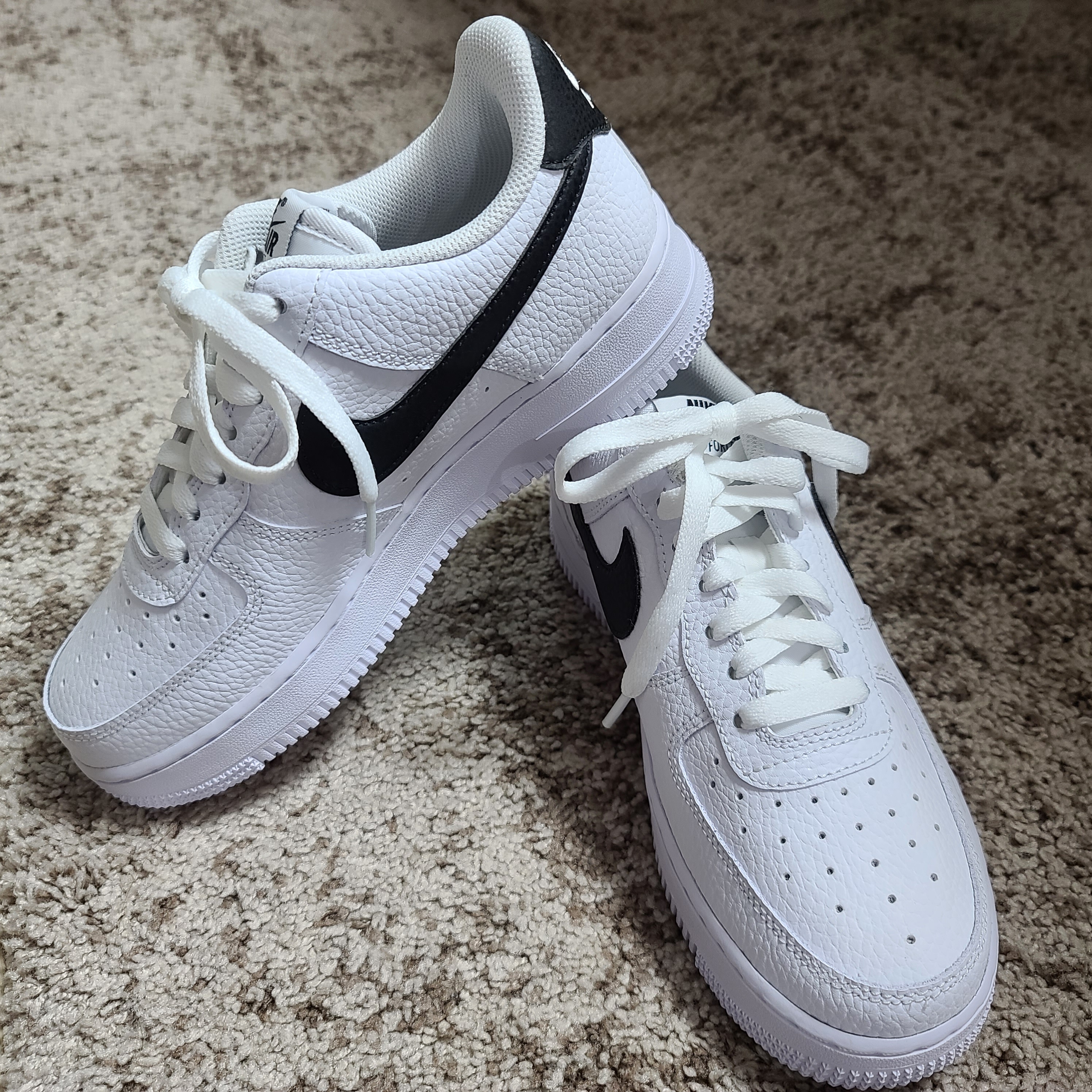 Nike Air Force 1 '07 White Black 착용 스타일 - 2