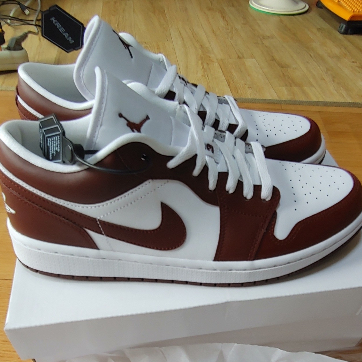 (W) Jordan 1 Low Bronze Eclipse 착용 스타일 - 1