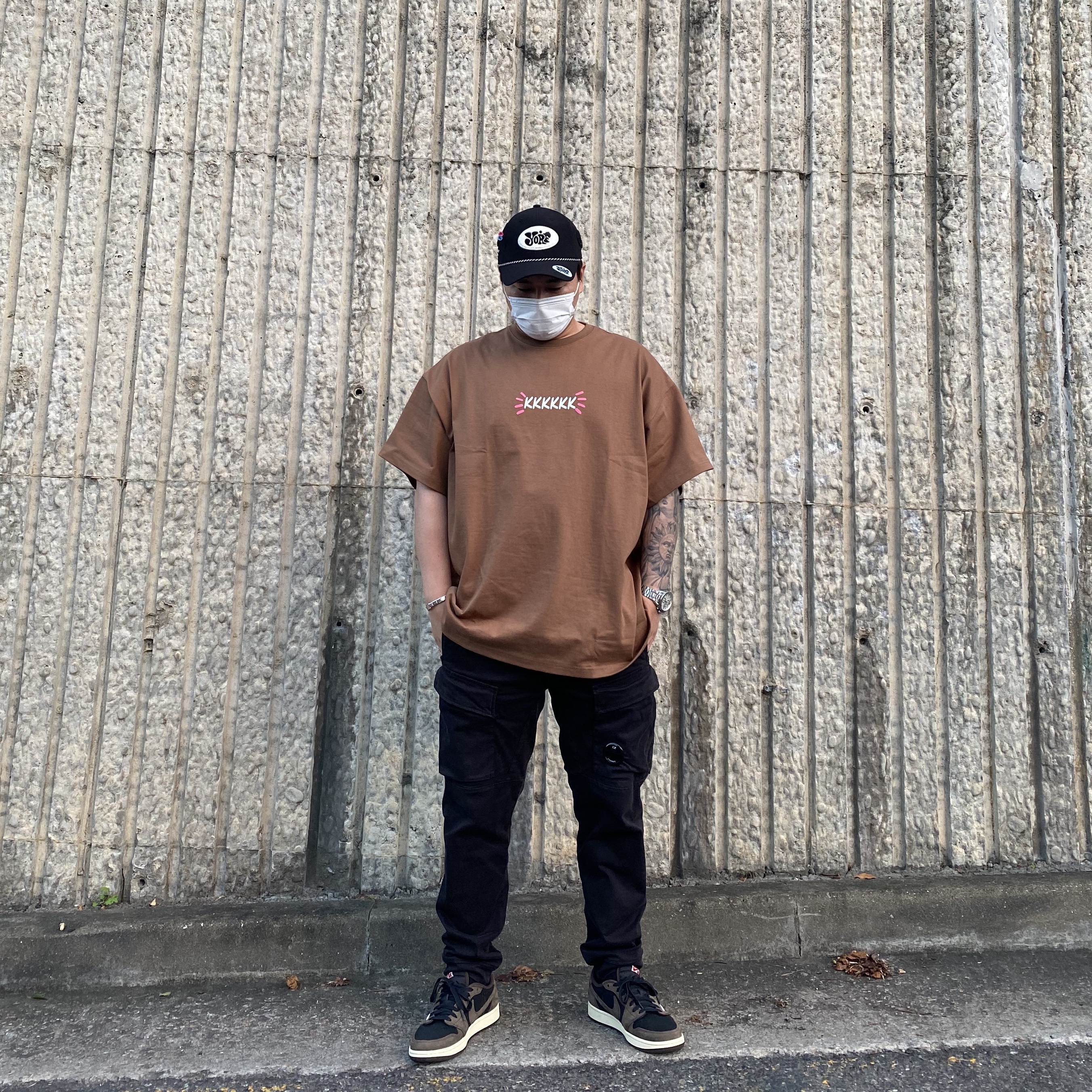 Jordan 1 x Travis Scott Retro Low OG SP Mocha 착용 스타일 - 2