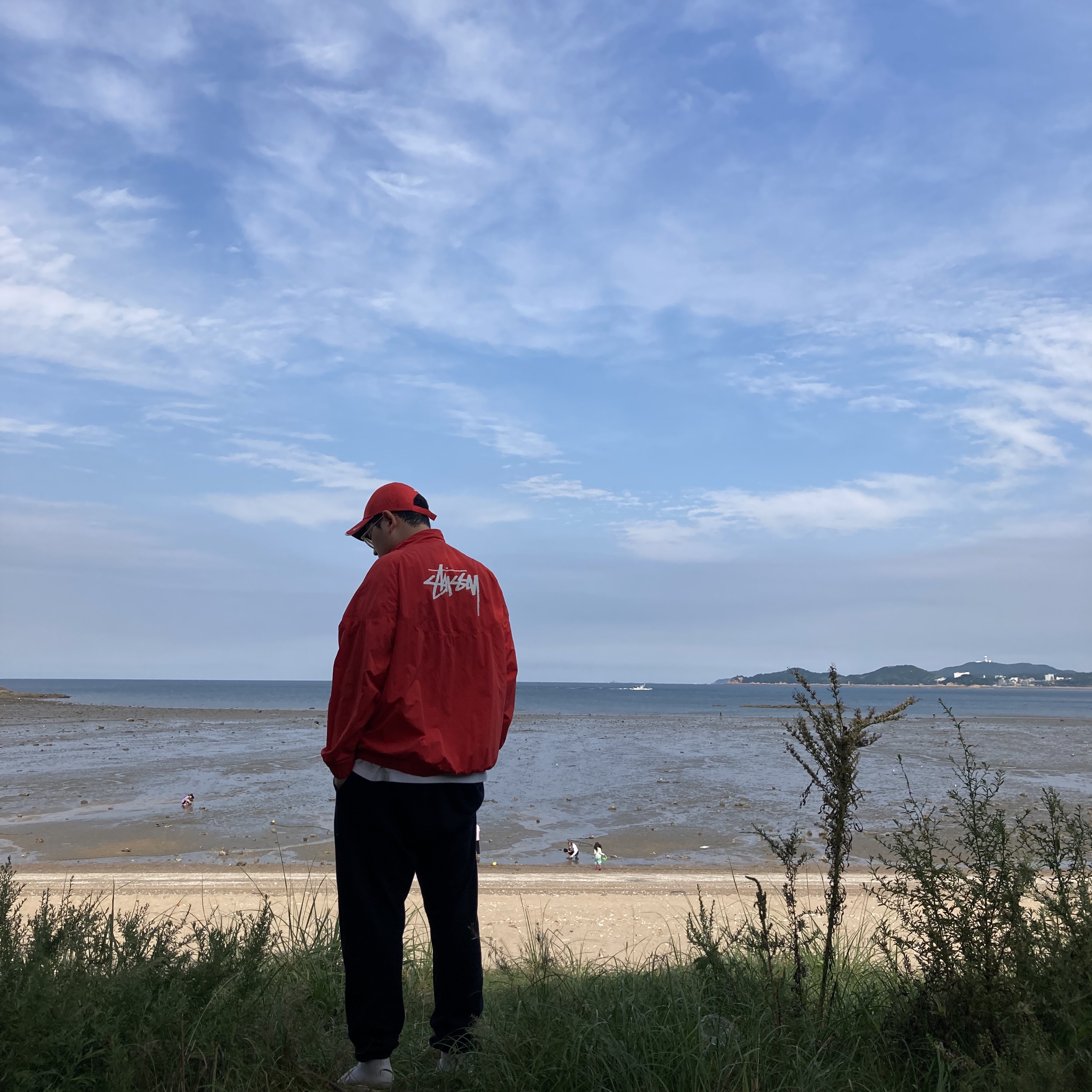 Nike x Stussy Windrunner Jacket Habanero Red, Nike x Stussy Benassi Slide Sail 착용 스타일
