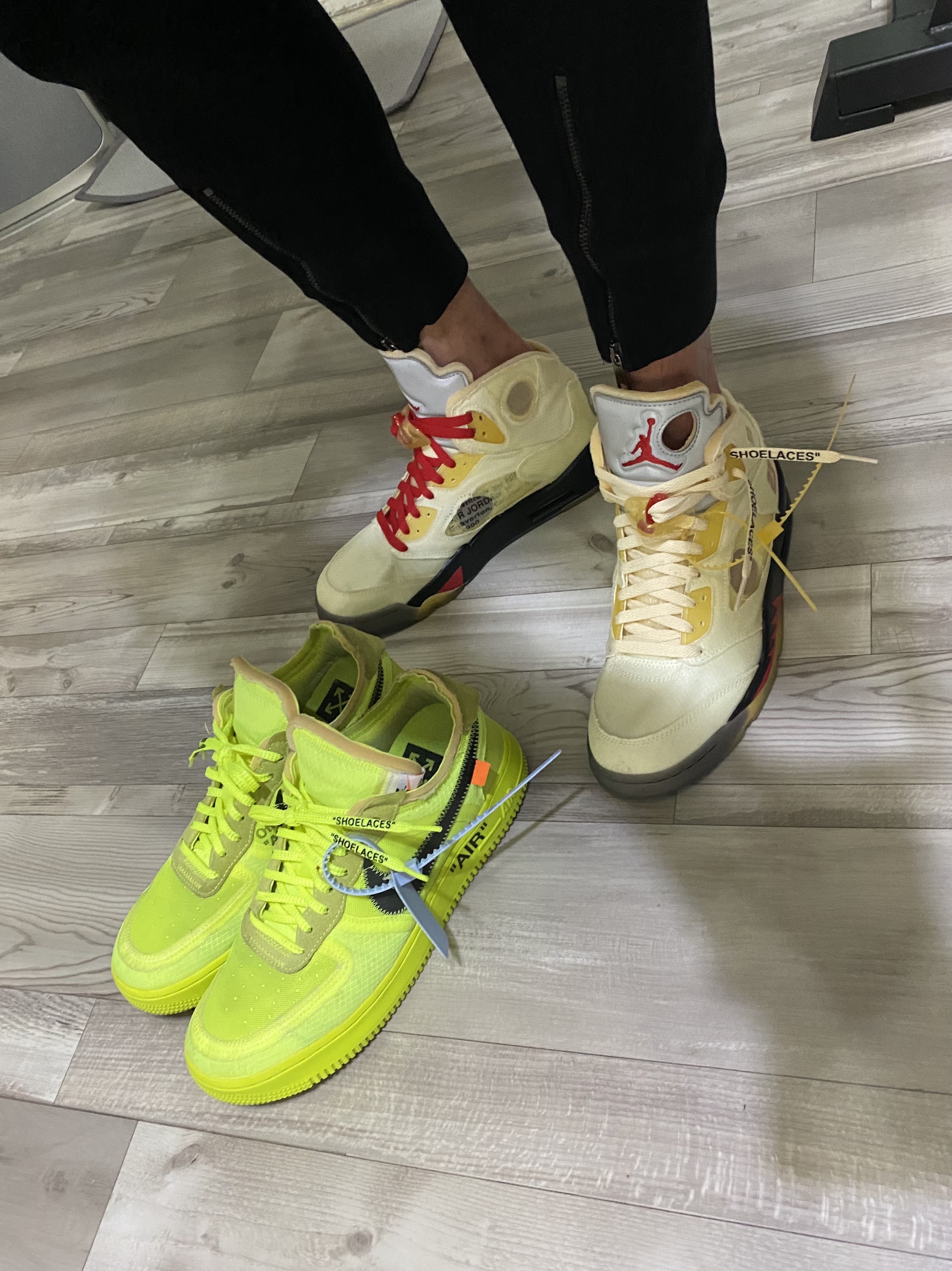Jordan 5 x Off-White Retro SP Sail Fire Red, Nike x Off-White Air Force 1 Low Volt 착용 스타일 - 2