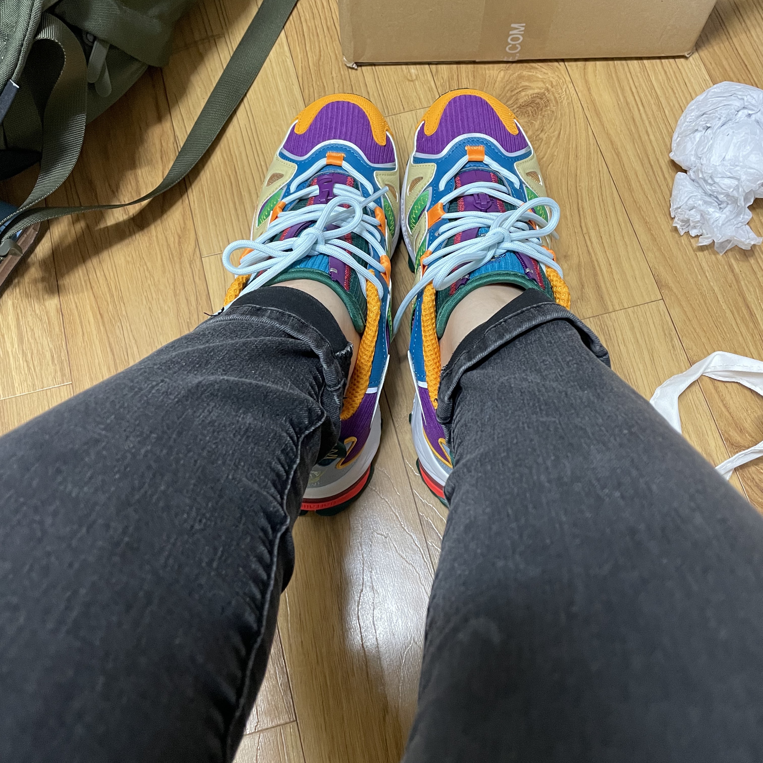 Adidas x Sean Wotherspoon Superturf Adventure Jiminy Cricket 착용 스타일 - 2