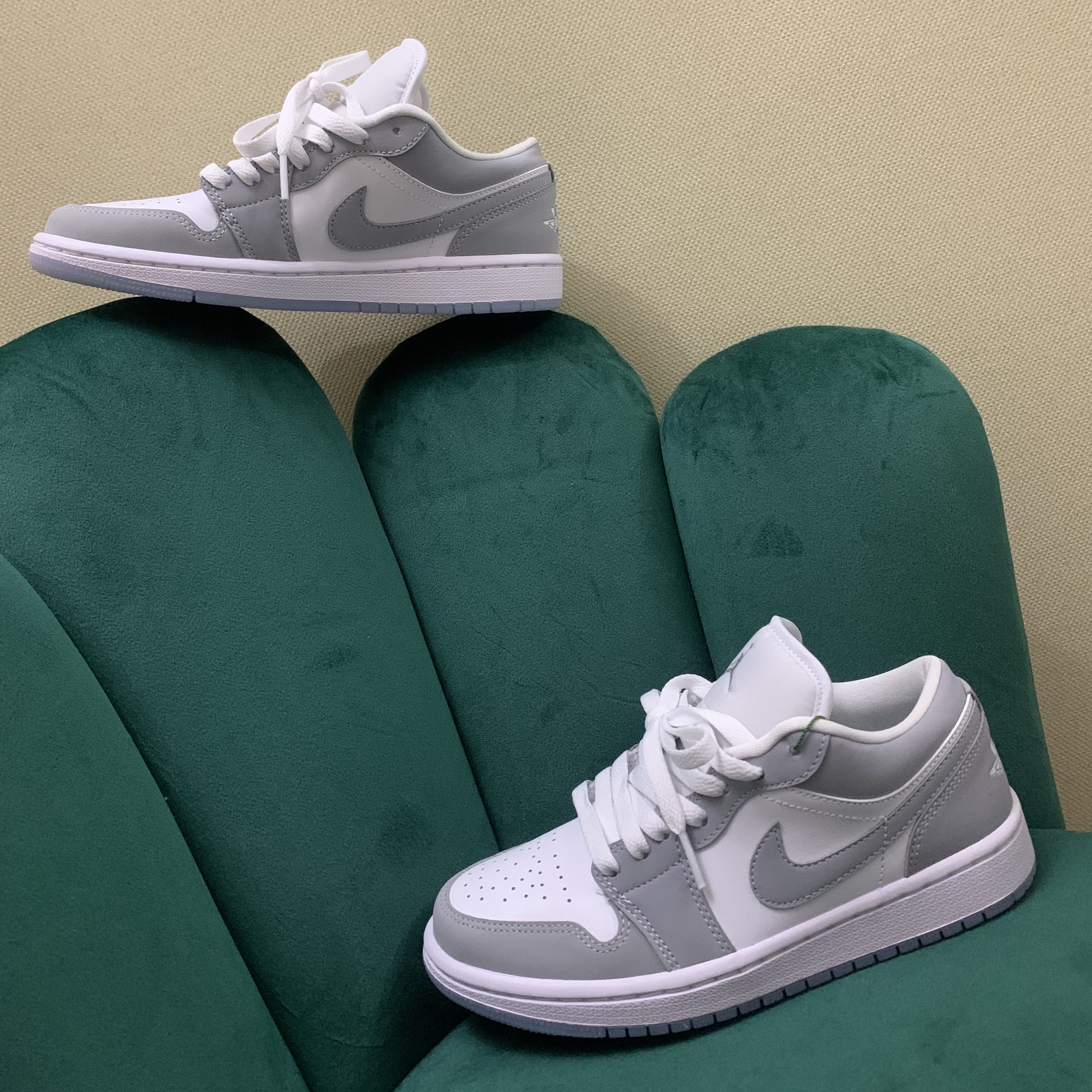 (W) Jordan 1 Low White Wolf Grey 착용 스타일