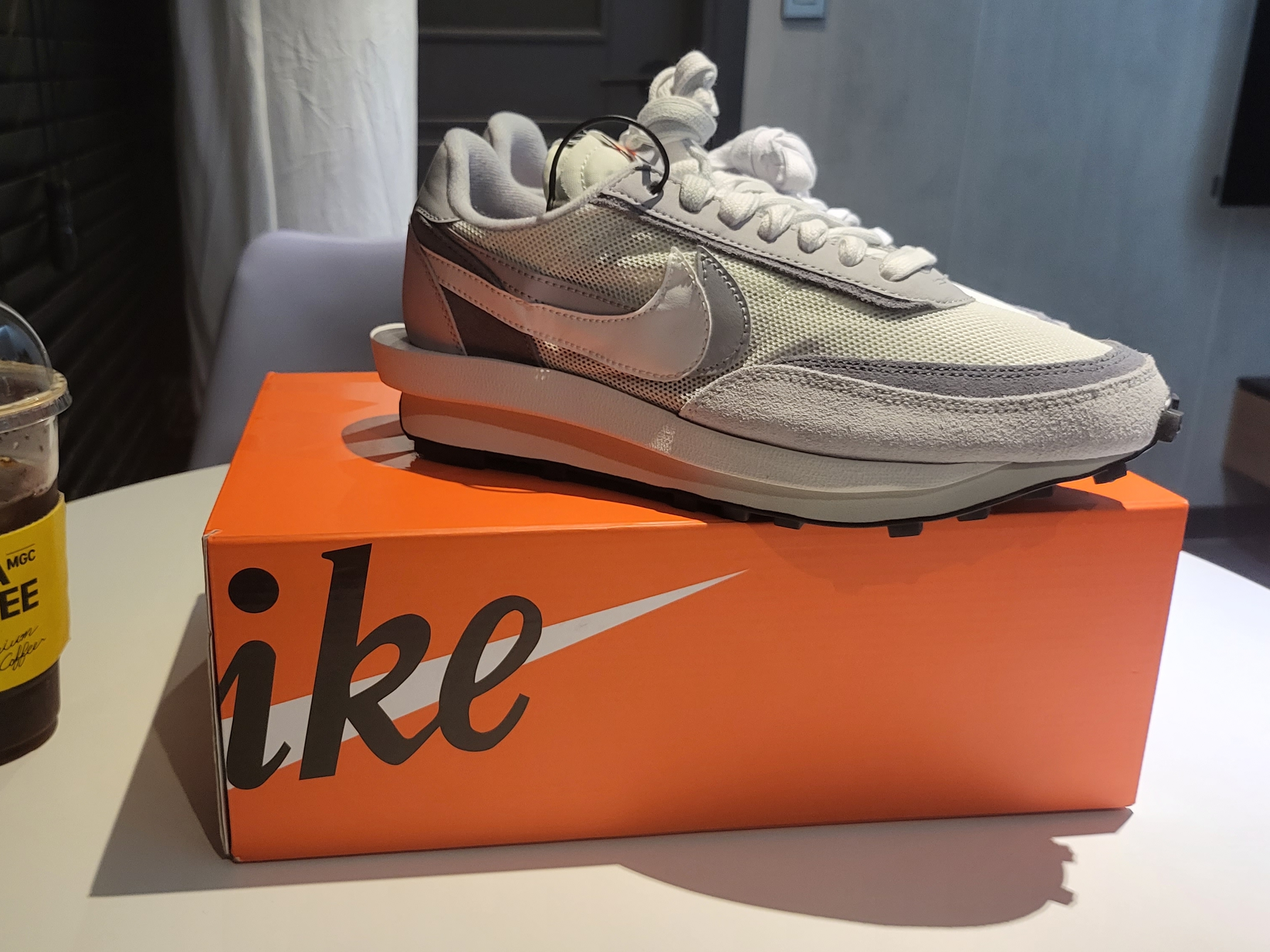 Nike x Sacai LDWaffle Summit White 착용 스타일 - 1