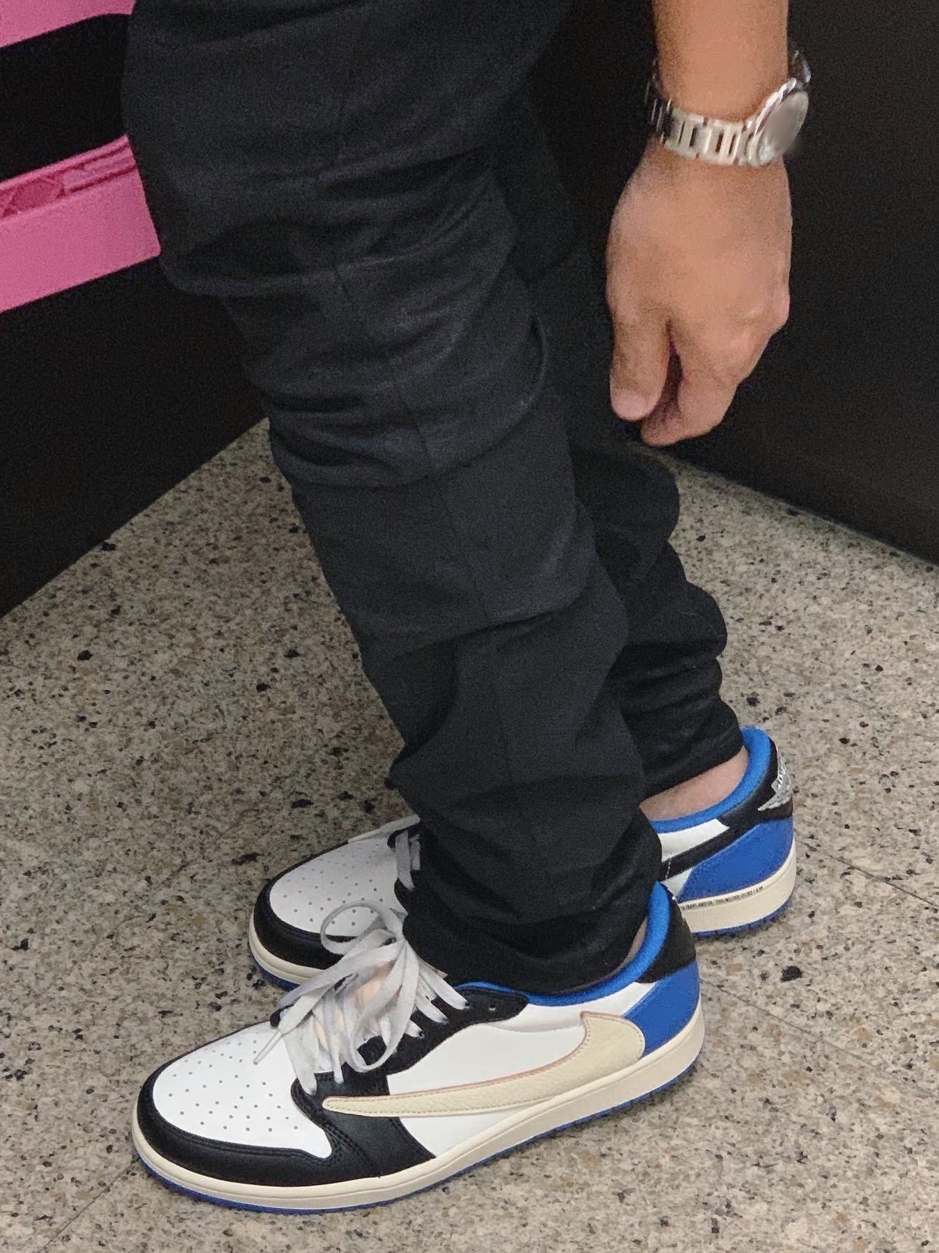 Jordan 1 x Travis Scott x Fragment Retro Low OG SP Military Blue 착용 스타일 - 2