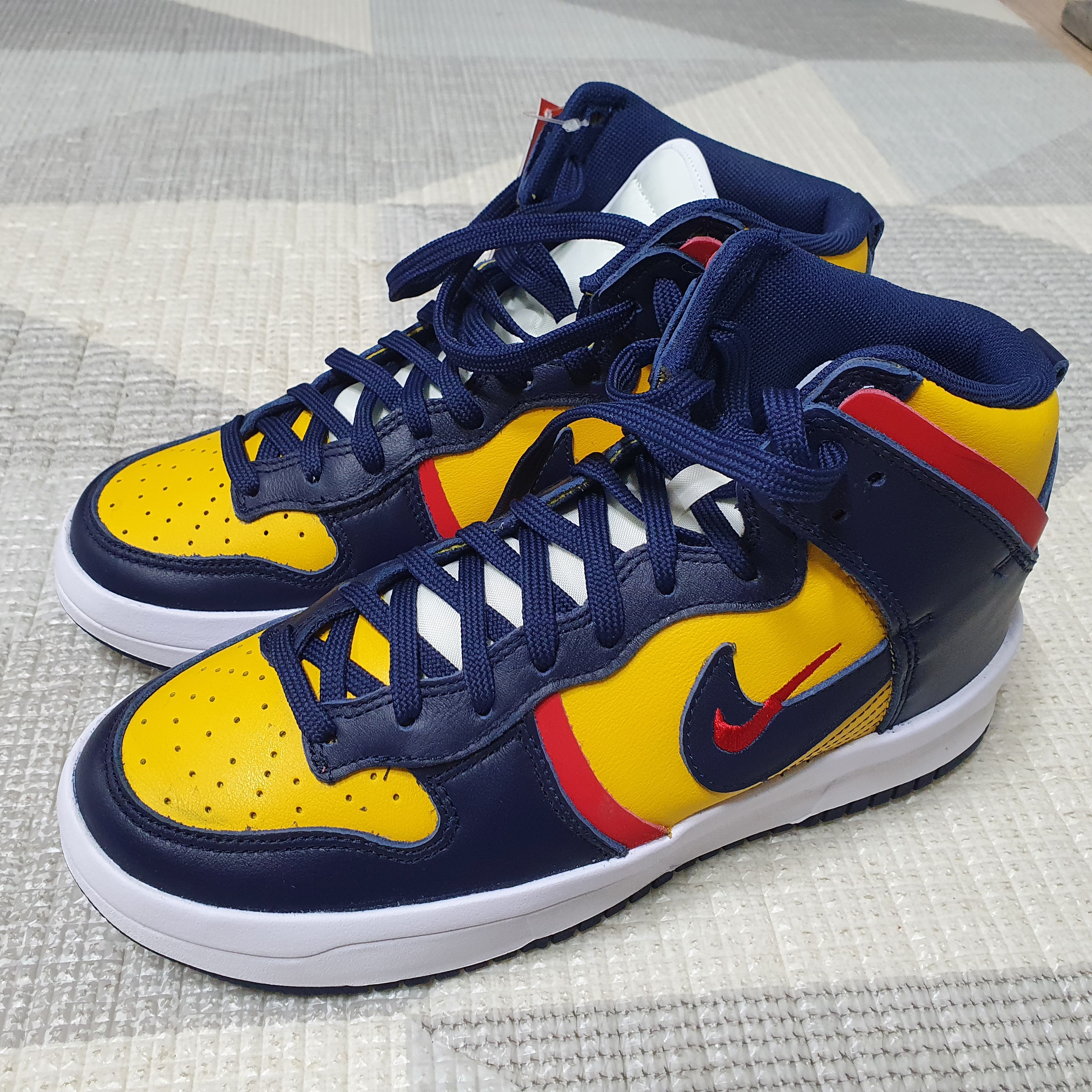 (W) Nike Dunk High Up Varsity Maize 착용 스타일