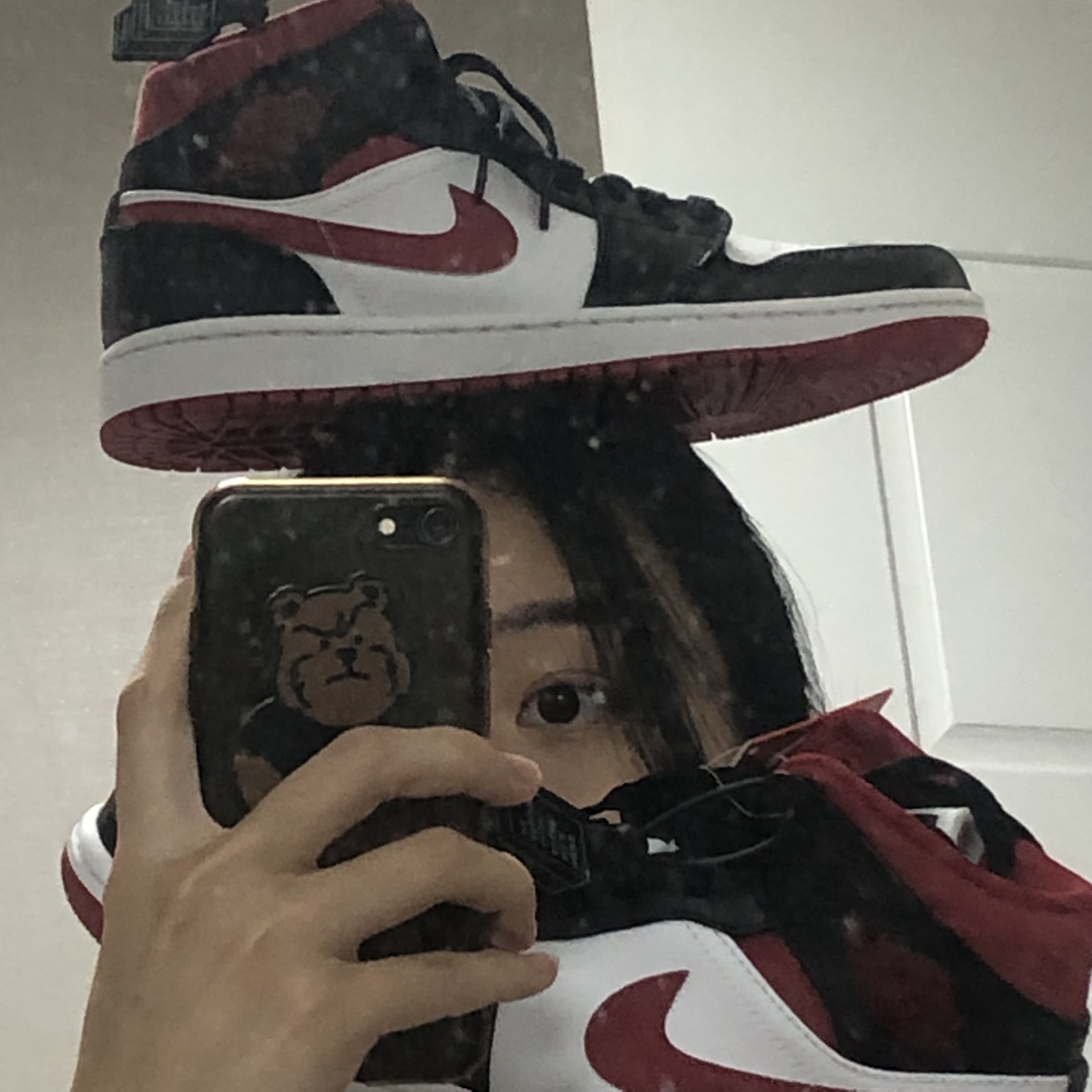 Jordan 1 Mid Gym Red Black White 착용 스타일 - 1