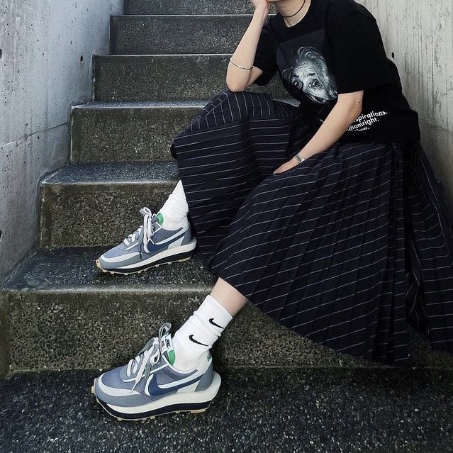 Nike x Sacai x Clot LDWaffle Cool Grey 착용 스타일 - 2