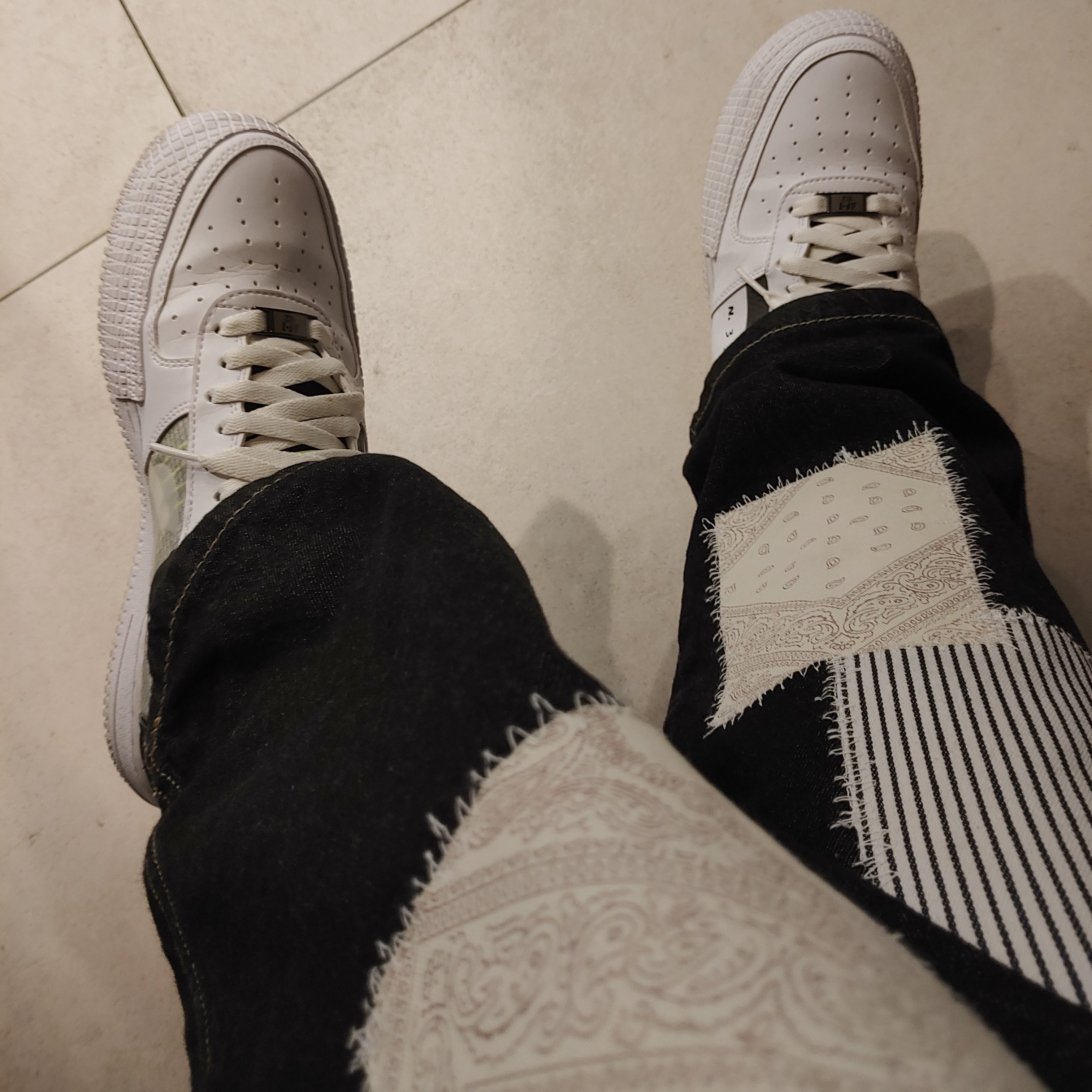 Nike Air Force 1 Type White Black Volt 착용 스타일