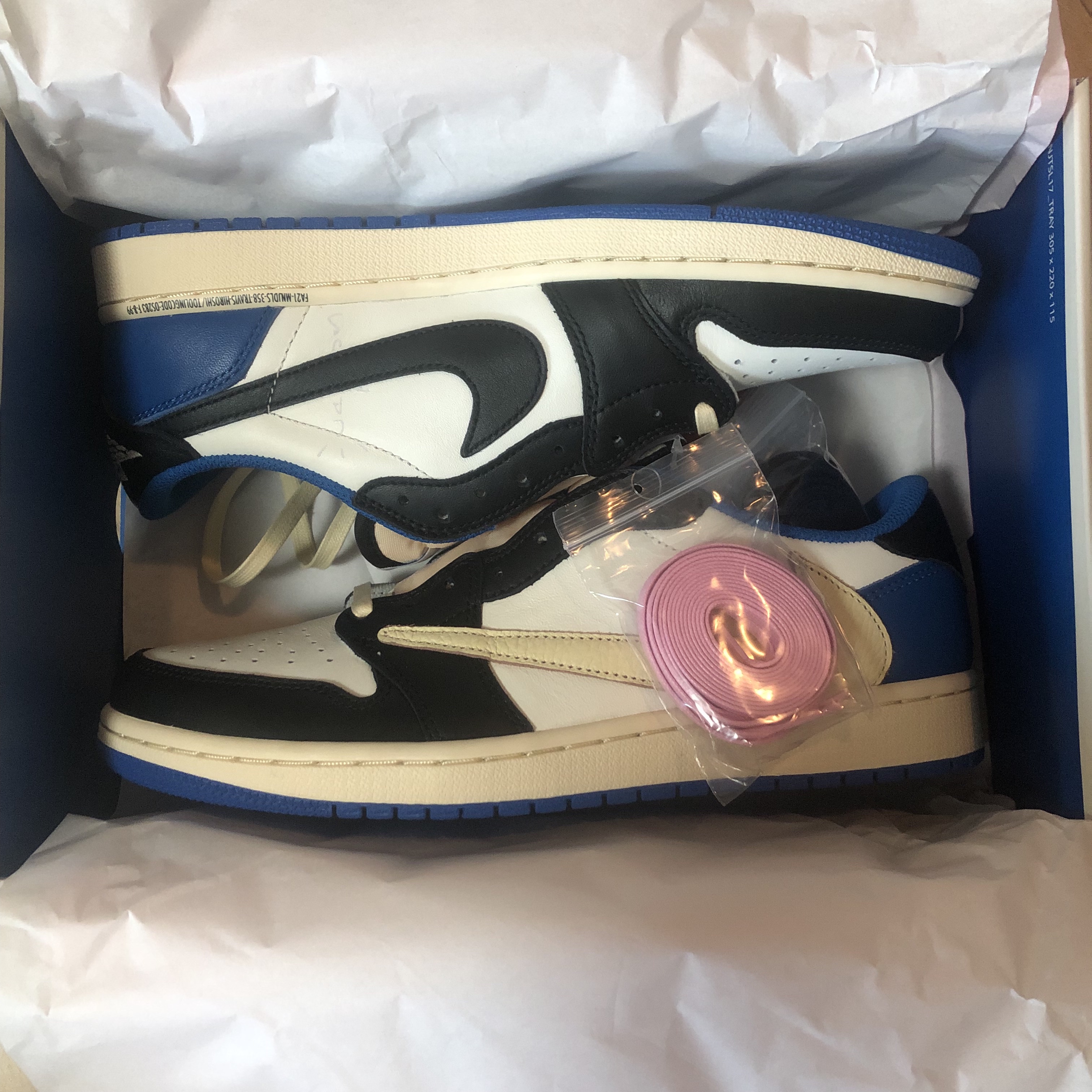 Jordan 1 x Travis Scott x Fragment Retro Low OG SP Military Blue 착용 스타일 - 3