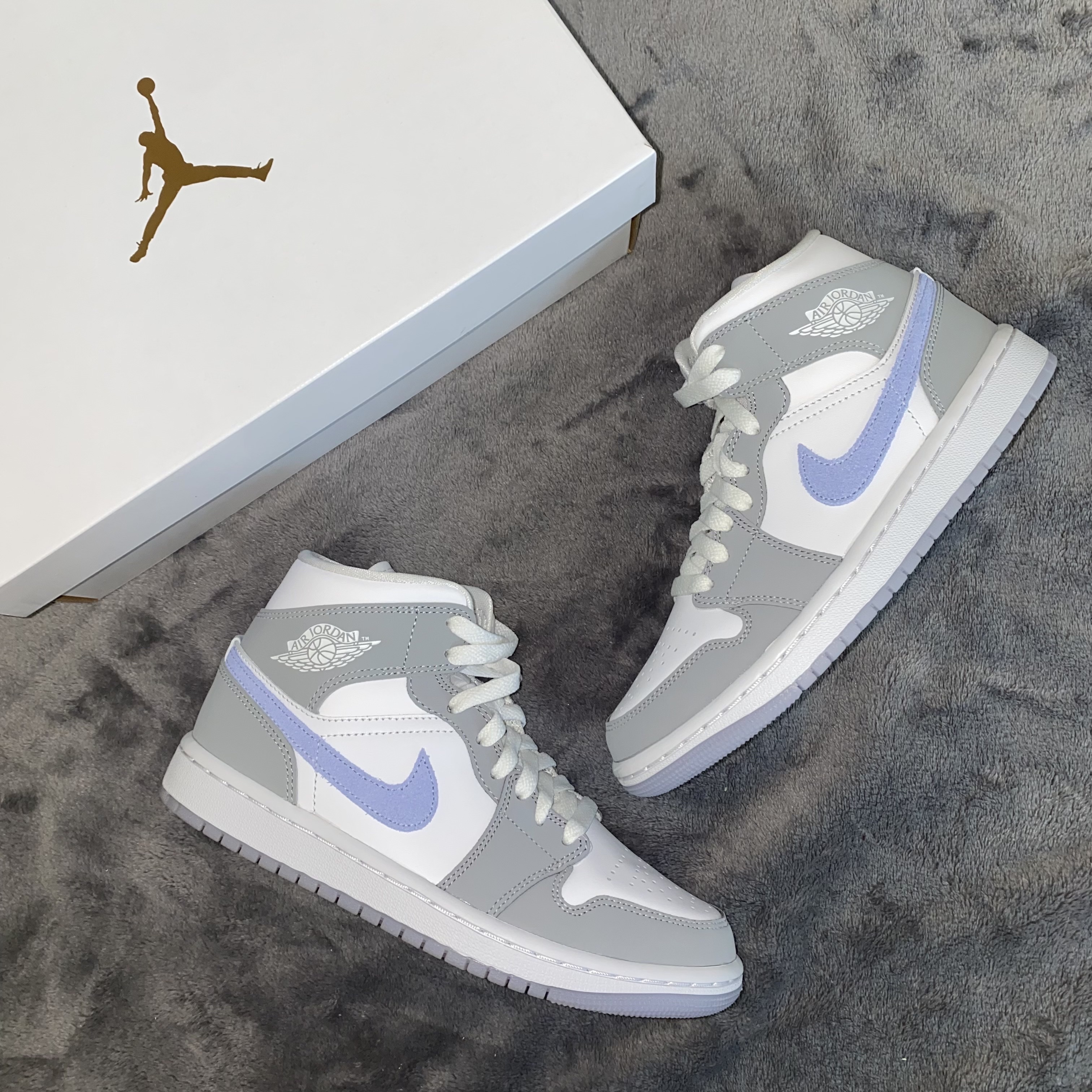 (W) Jordan 1 Mid Wolf Grey 착용 스타일 - 1