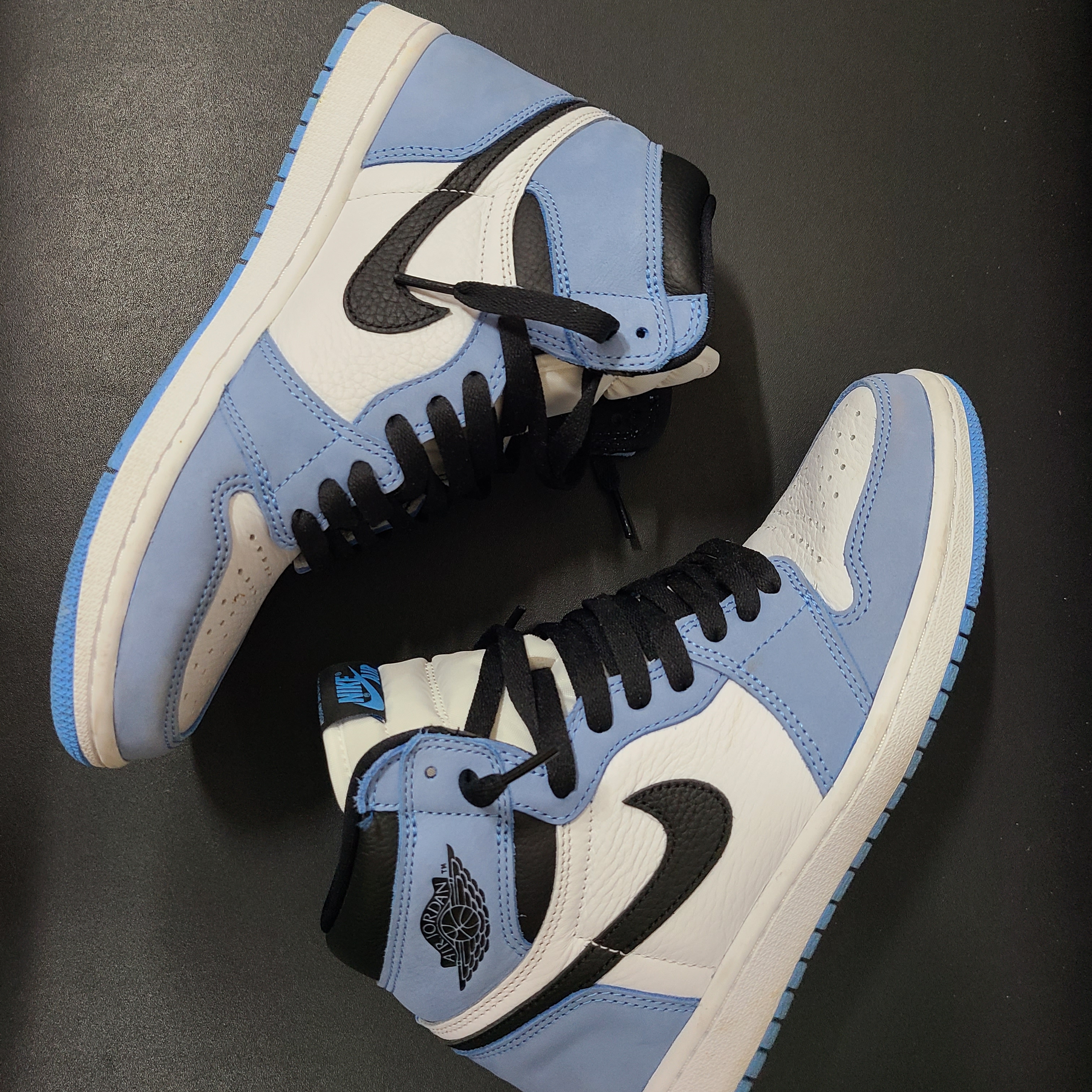 Jordan 1 Retro High OG University Blue 착용 스타일