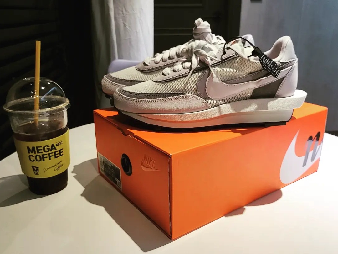 Nike x Sacai LDWaffle Summit White 착용 스타일 - 4